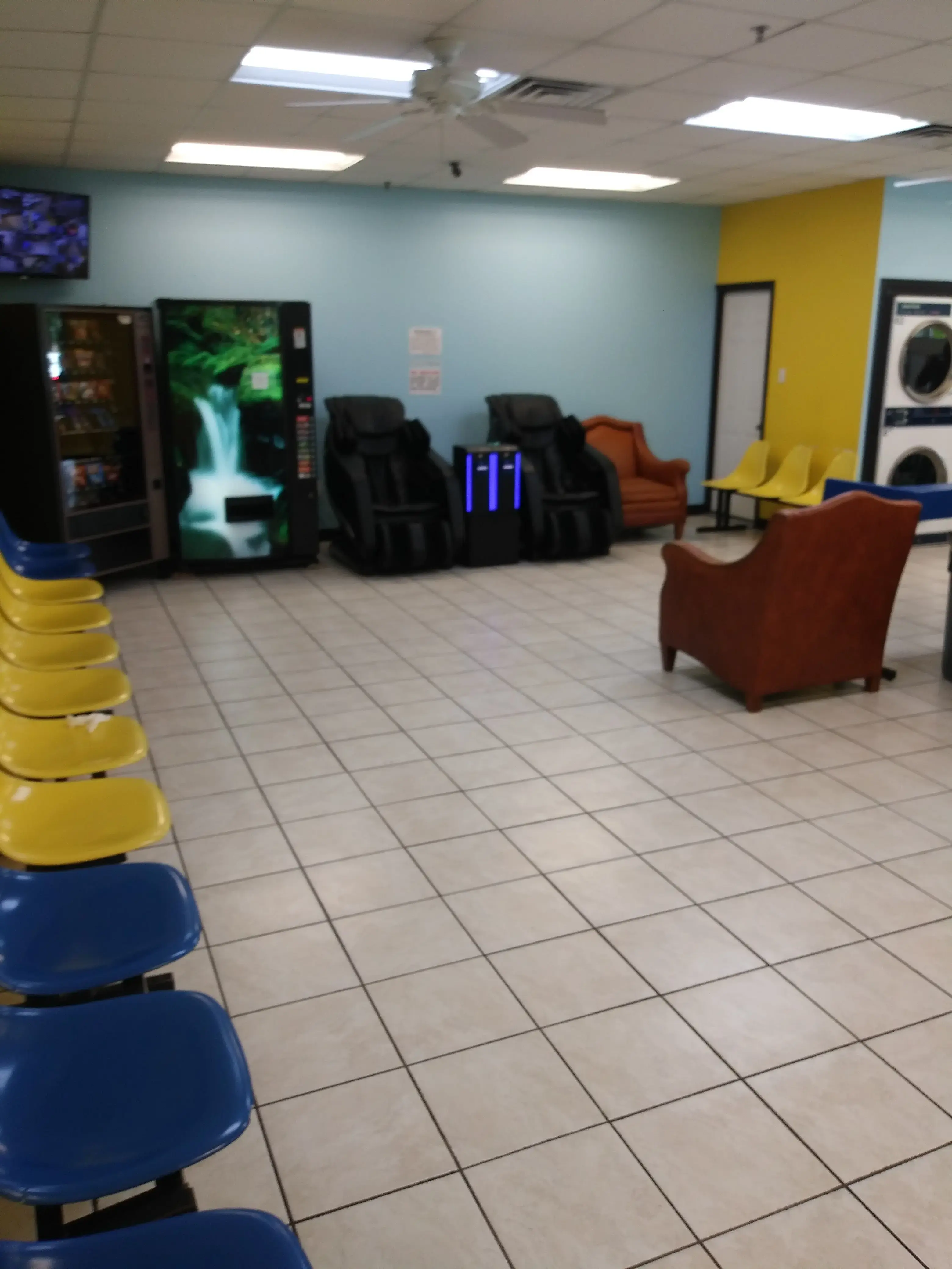 Clean City Laundromat and Wash & Fold thumbnail 20