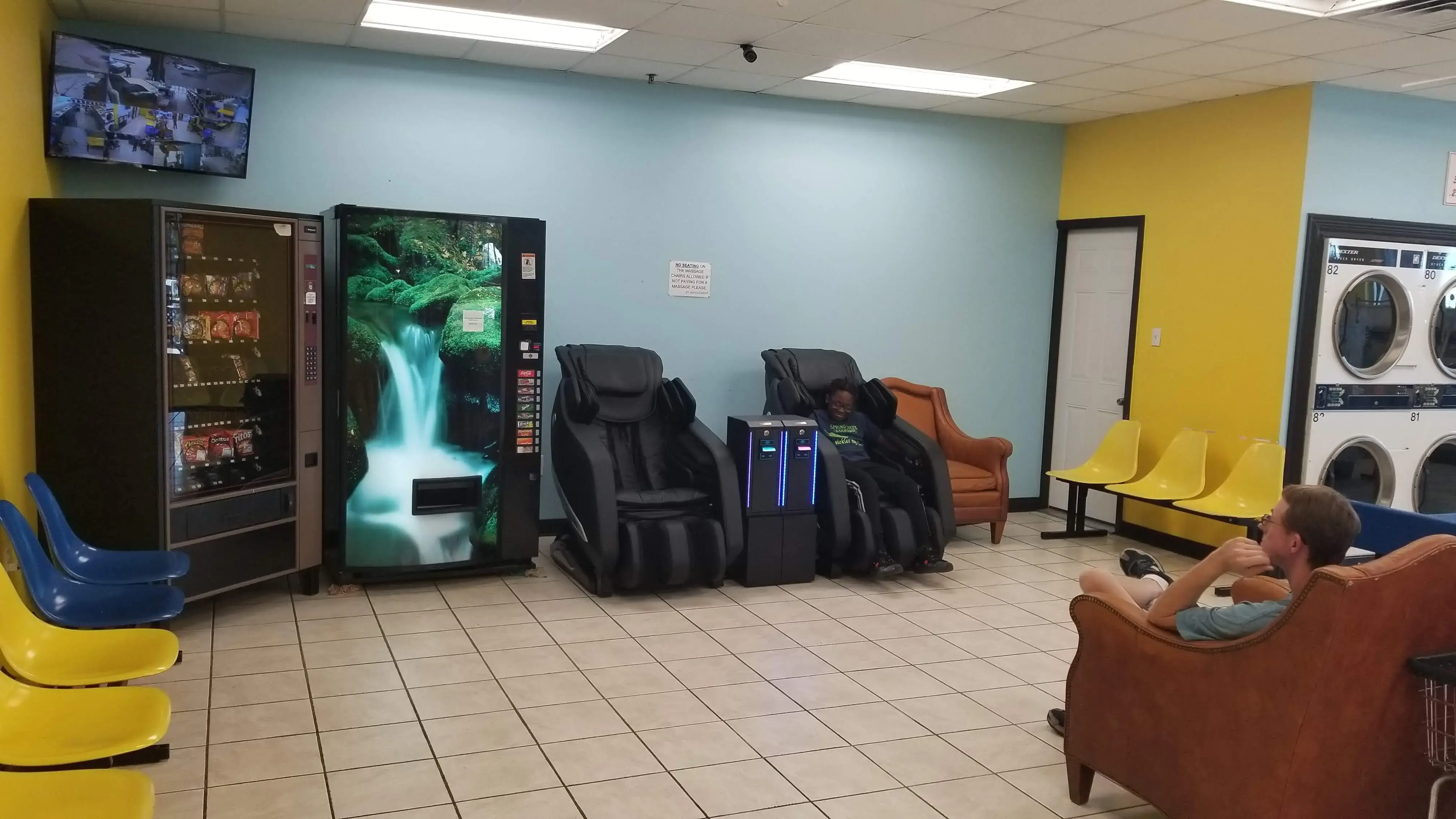 Clean City Laundromat and Wash & Fold thumbnail 12