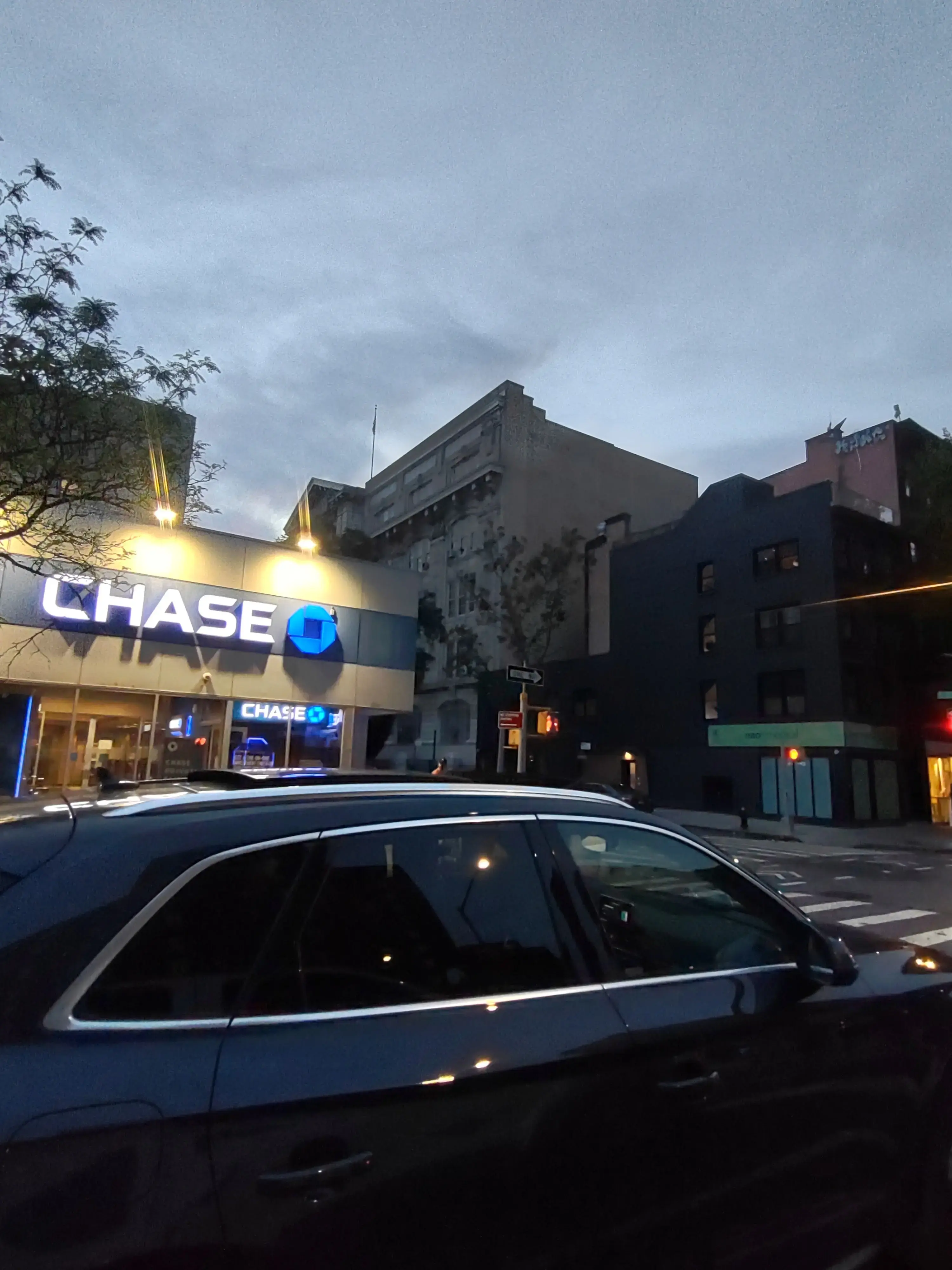 Clean City Laundromat - Image 20