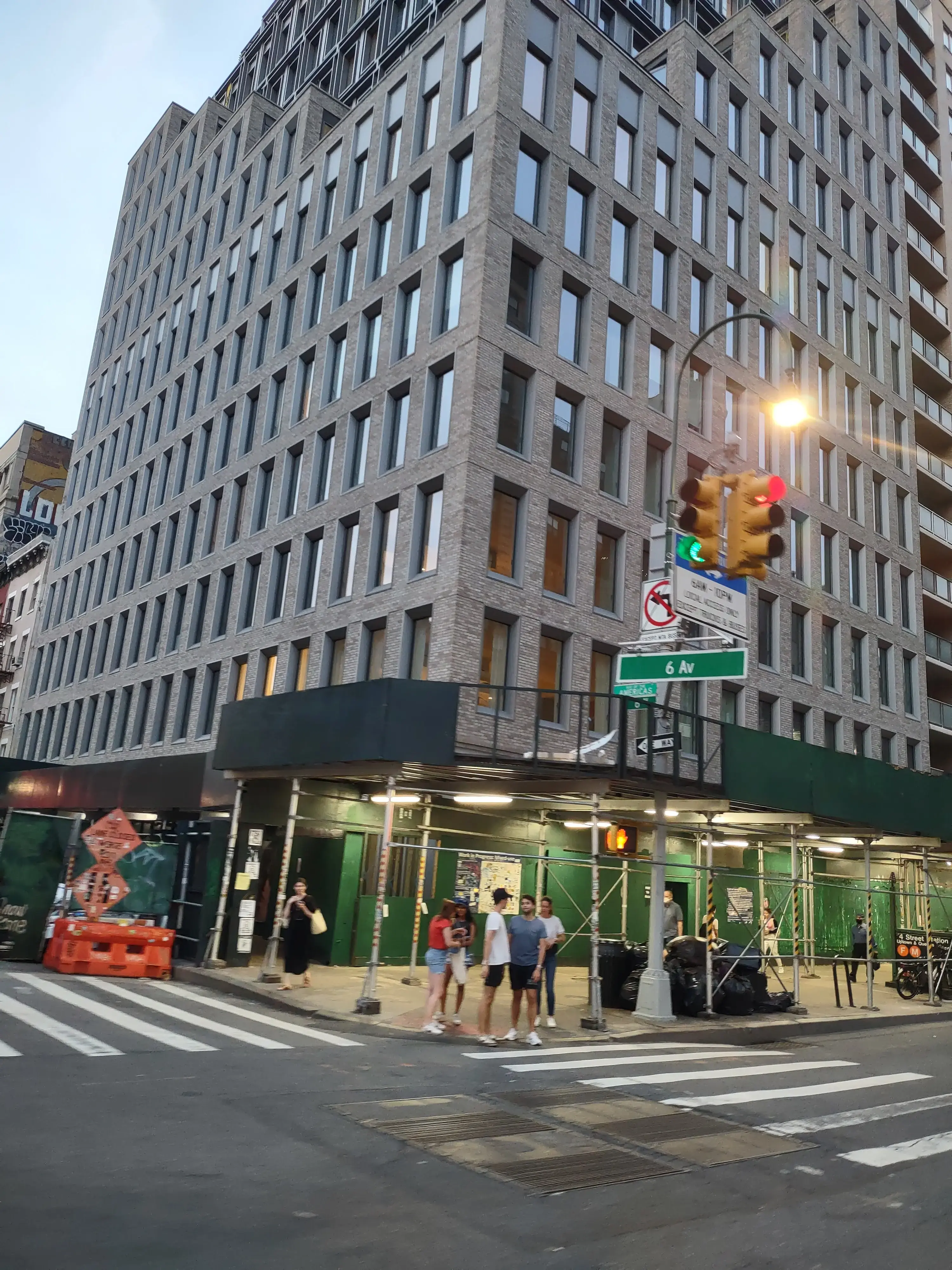 Clean City Laundromat - Image 19