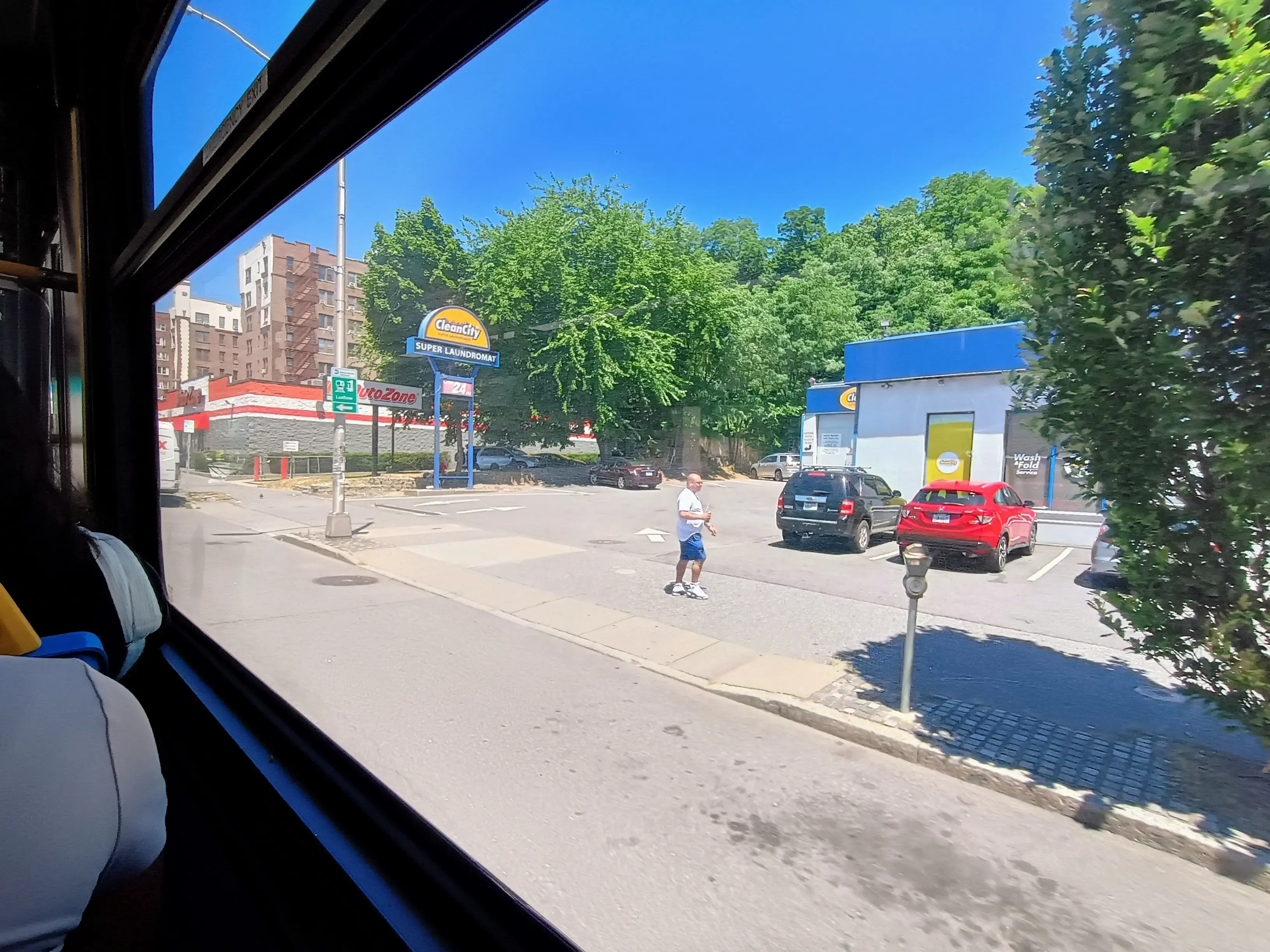 Clean City Super Laundromat - Image 15