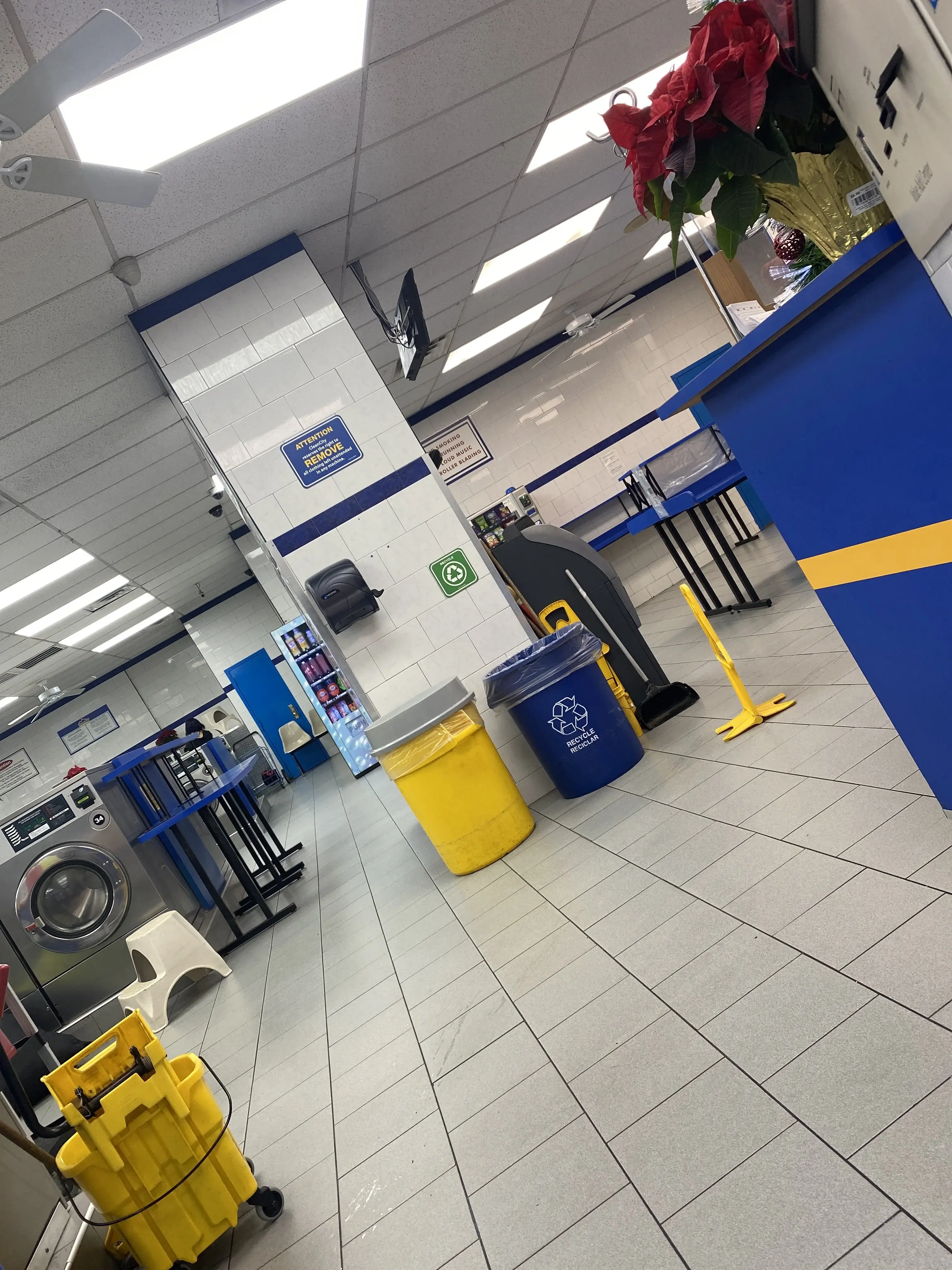 Clean City Super Laundromat thumbnail 7