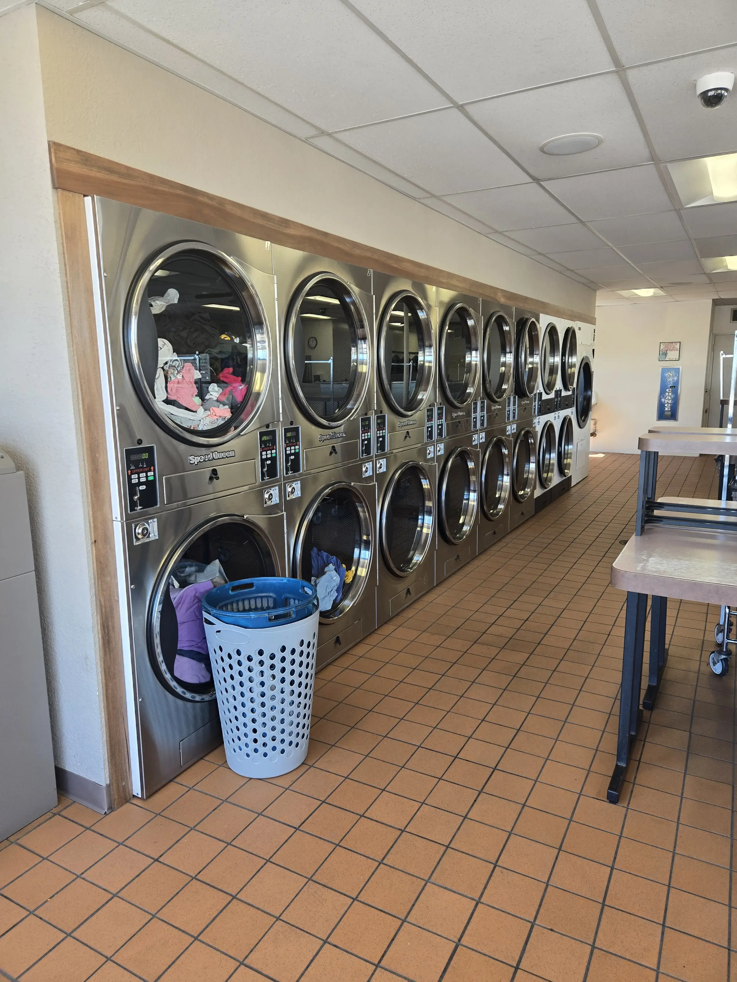 Clean Clothes R Us thumbnail 3