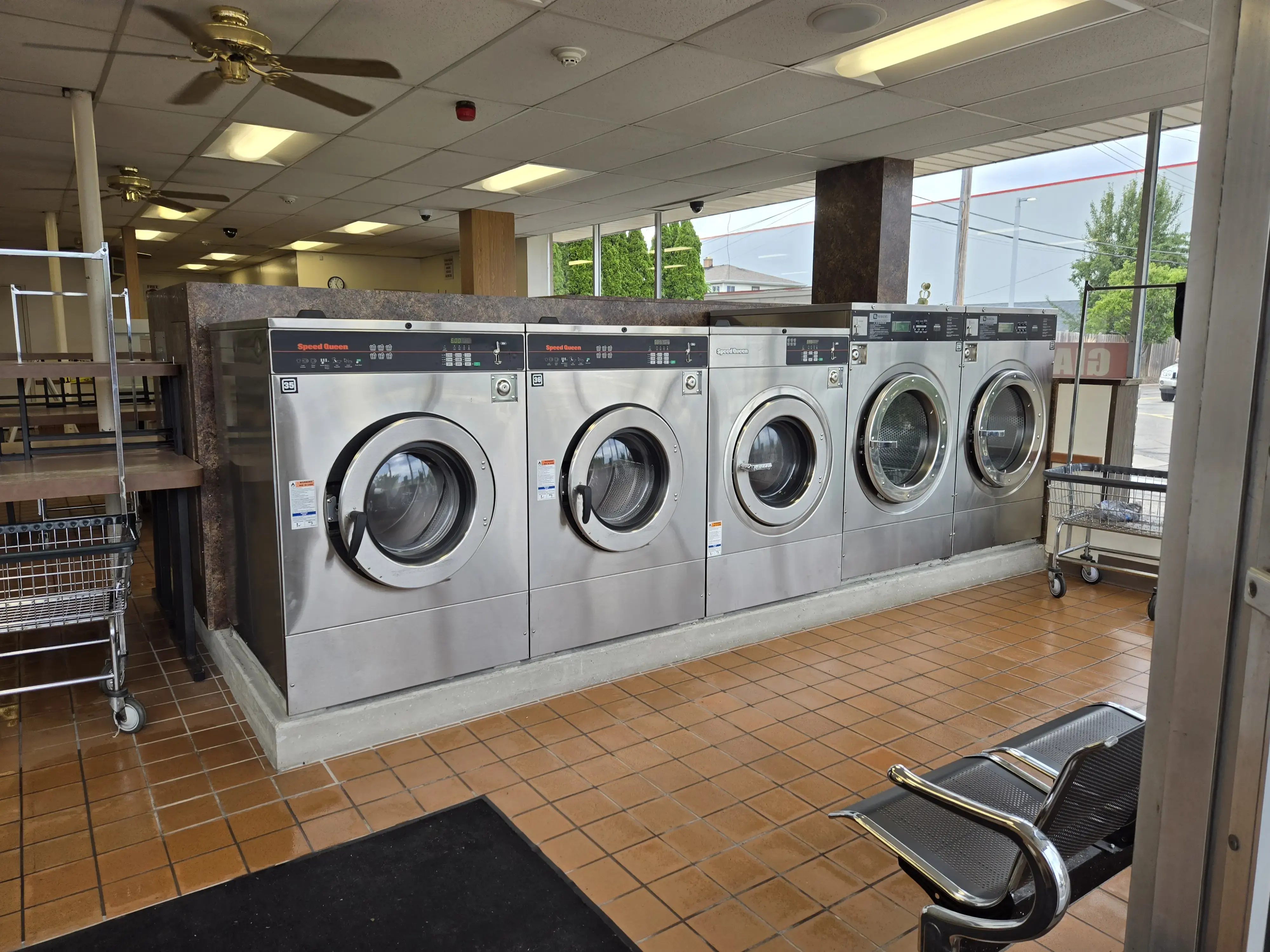 Clean Clothes R Us thumbnail 9