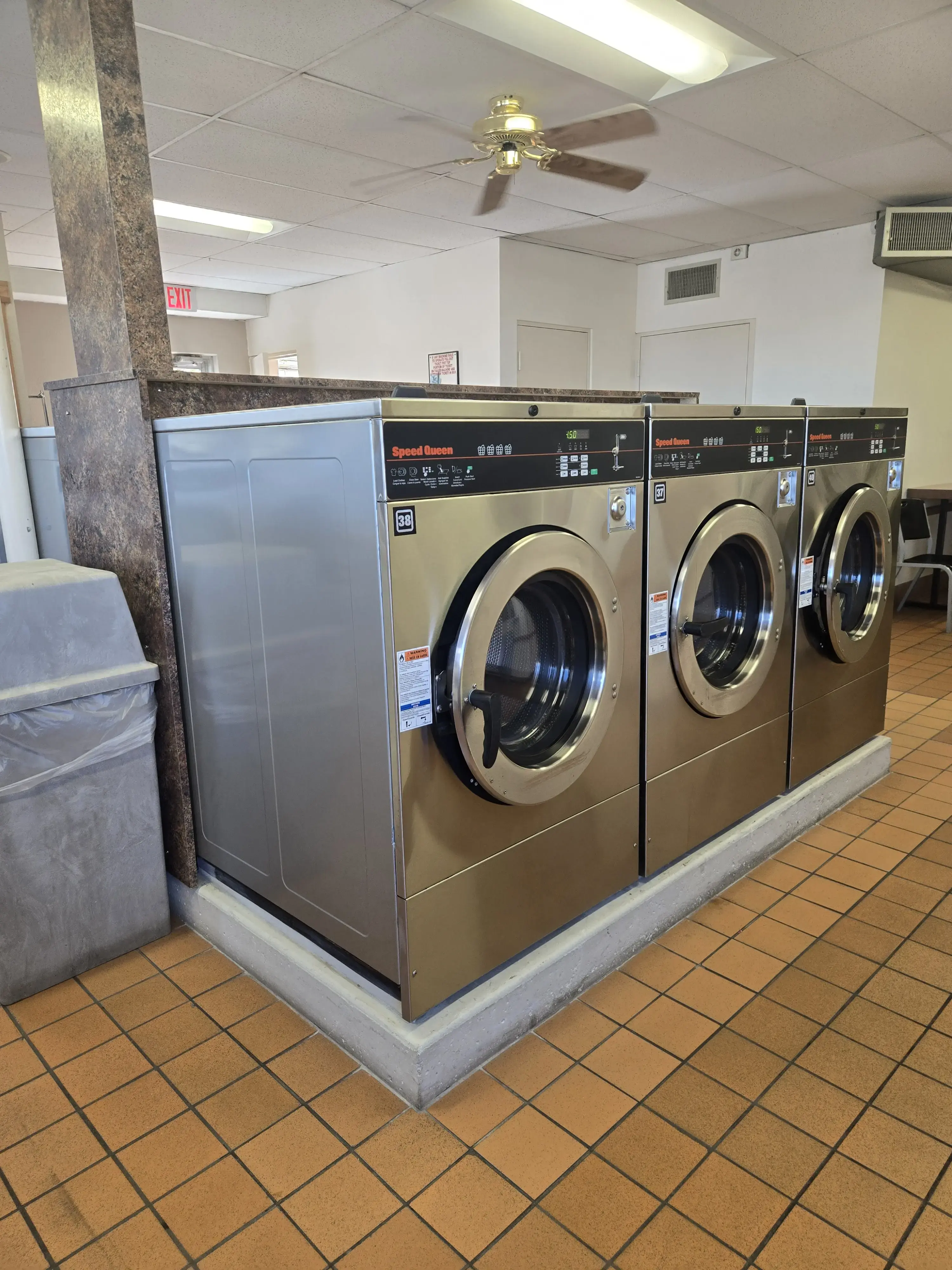 Clean Clothes R Us - Image 11