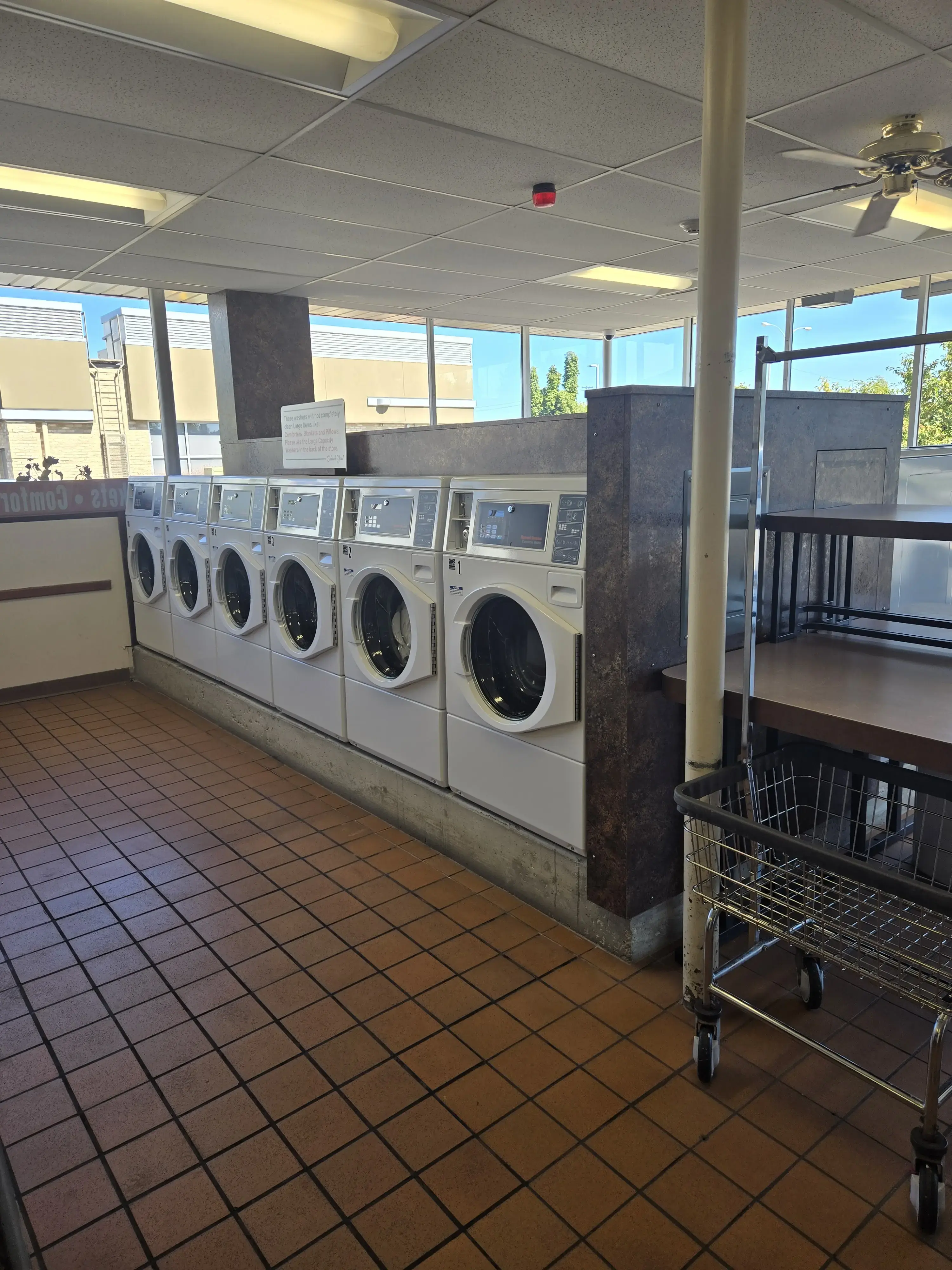 Clean Clothes R Us - Image 2