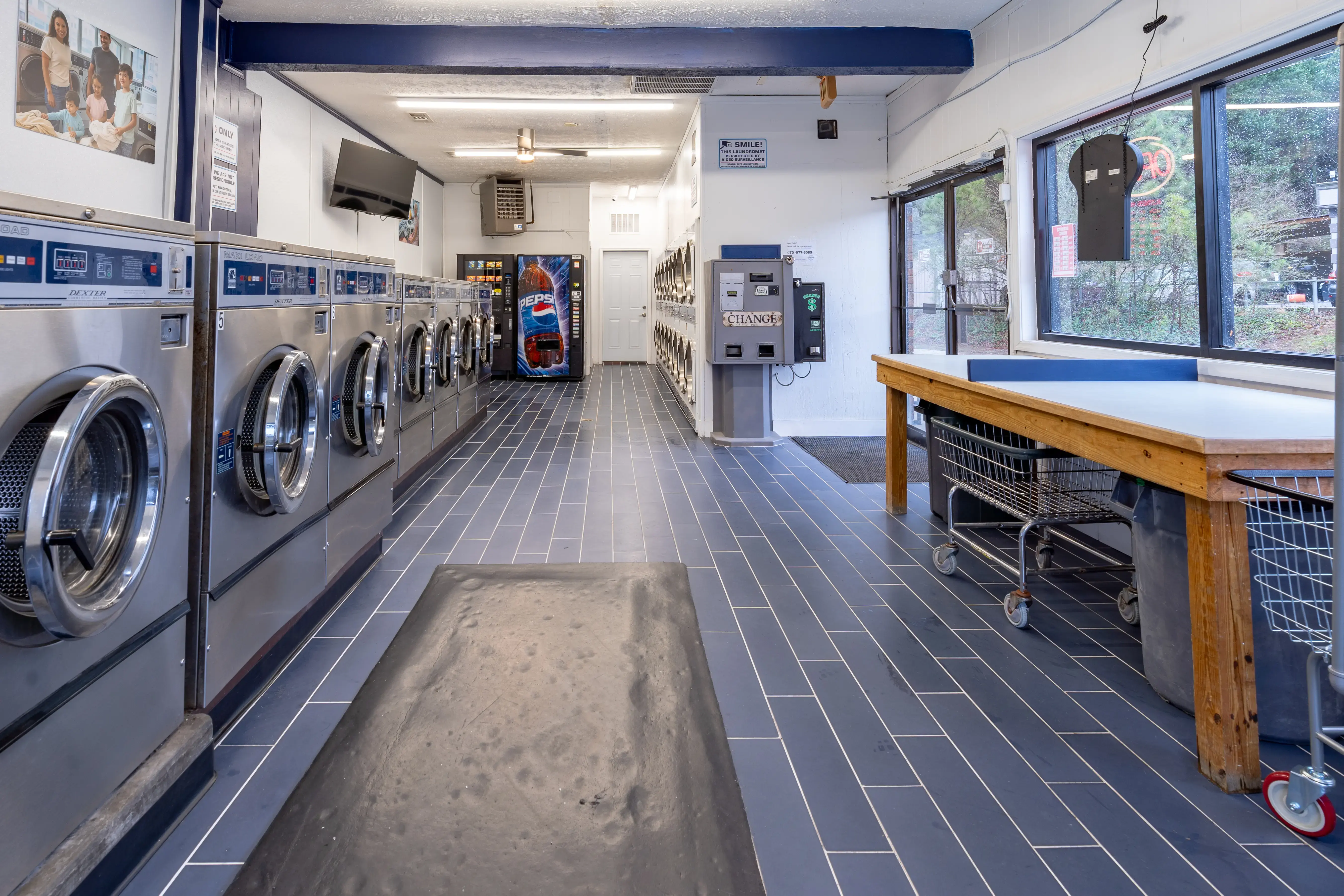 Clean Corner Laundromat thumbnail 8