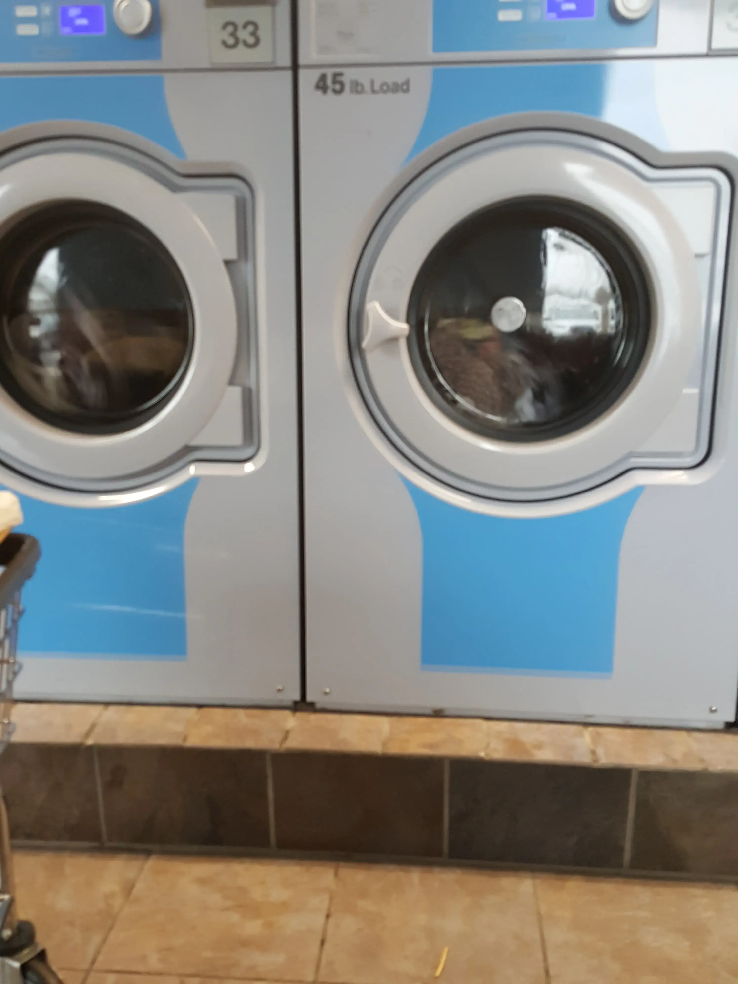 Clean Enterprises Laundromat & Car Wash - Image 12