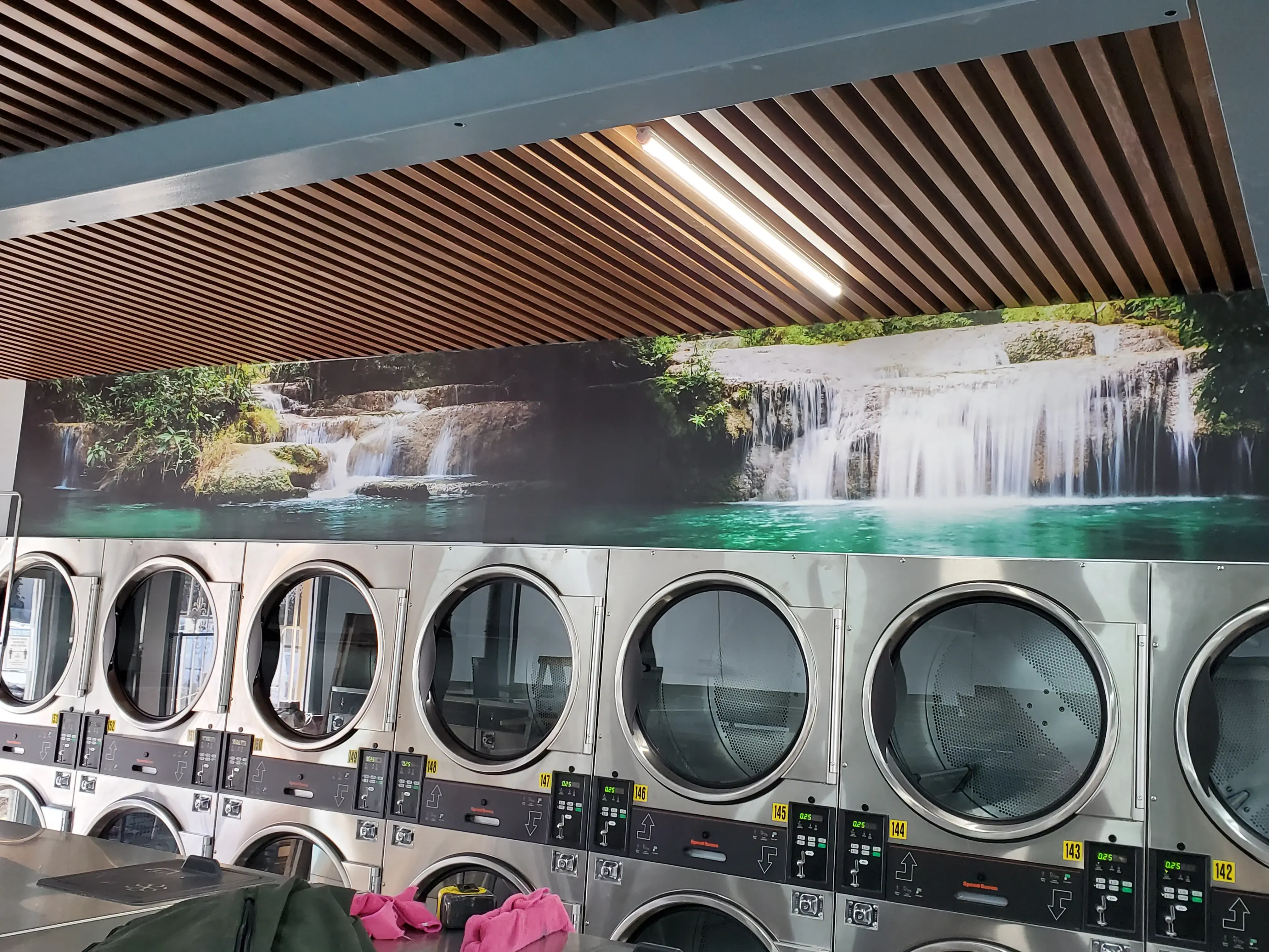 Clean Envy Laundromat & Wash and Fold thumbnail 11