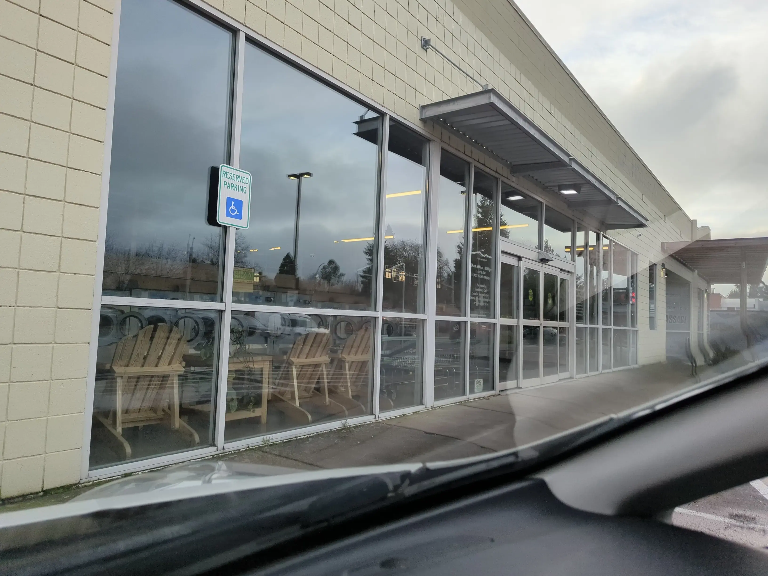 Clean Eugene Laundromat thumbnail 6