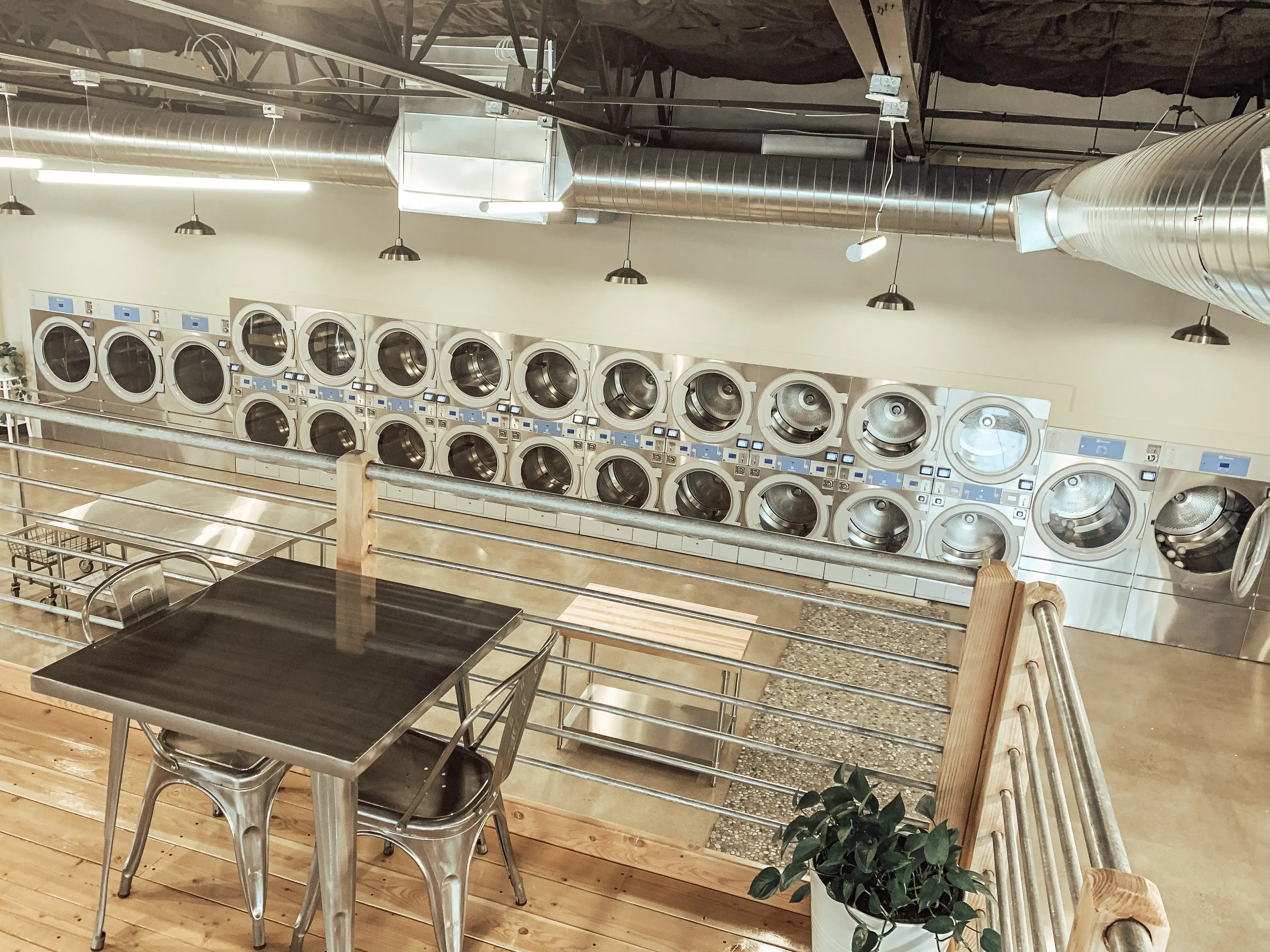 Clean Eugene Laundromat - Image 20