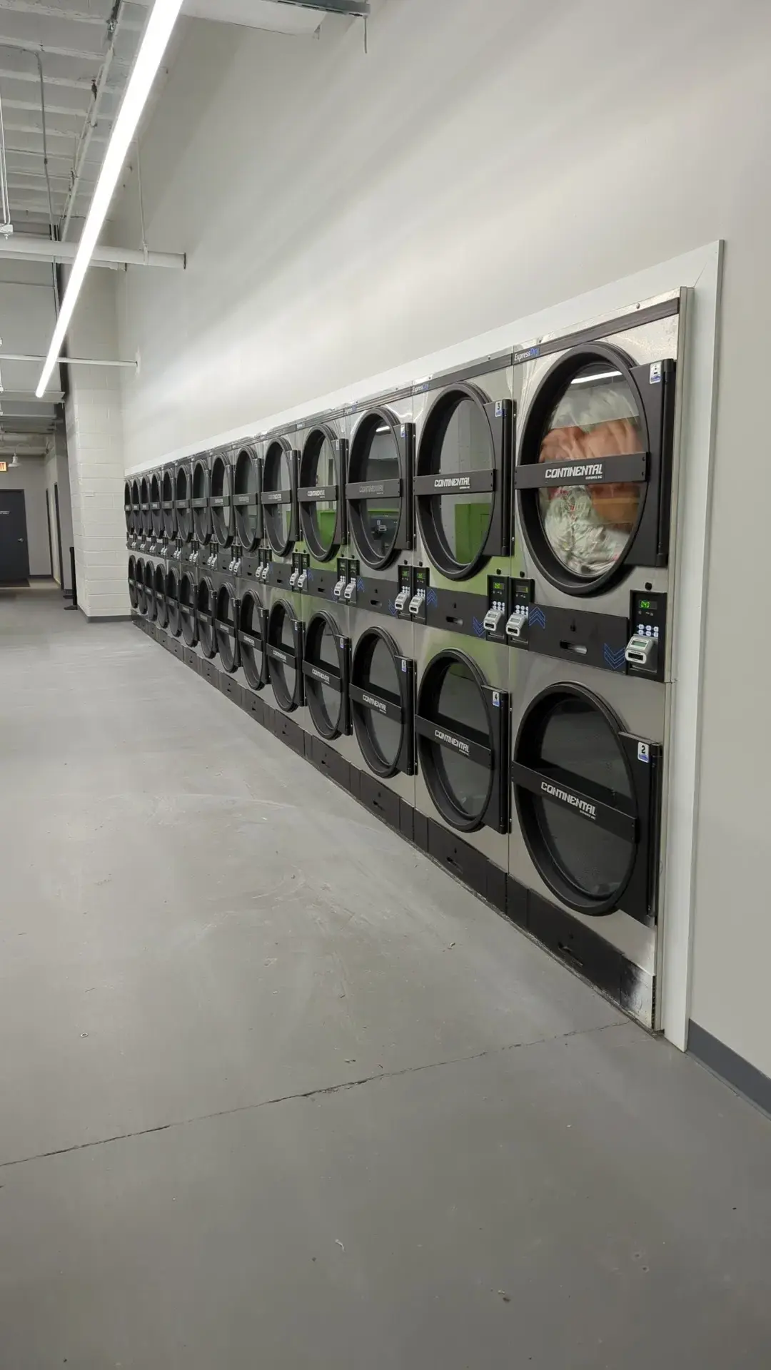 Clean & Green Eco Friendly Laundromat thumbnail 11