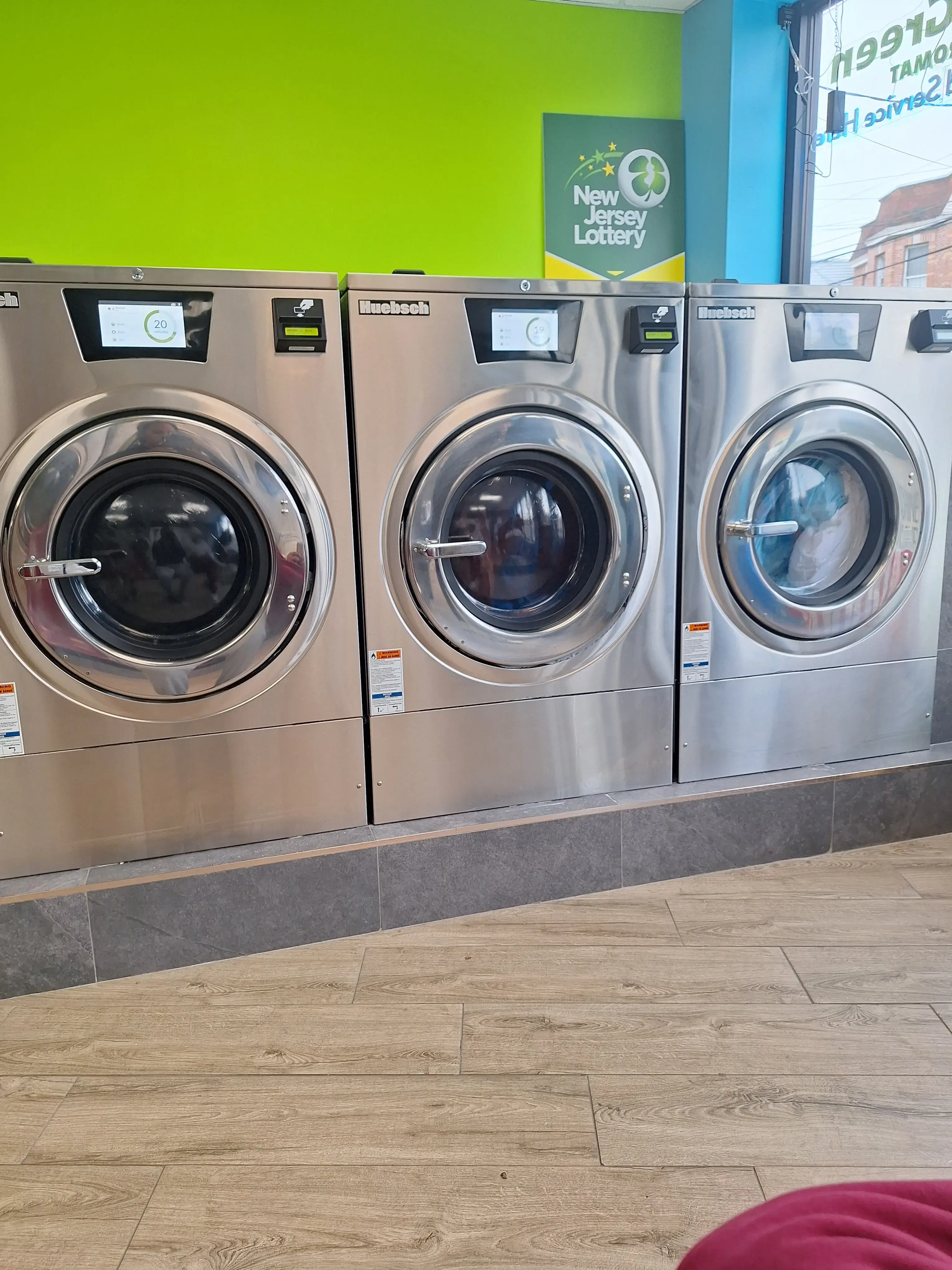Clean Green Laundromat thumbnail 18