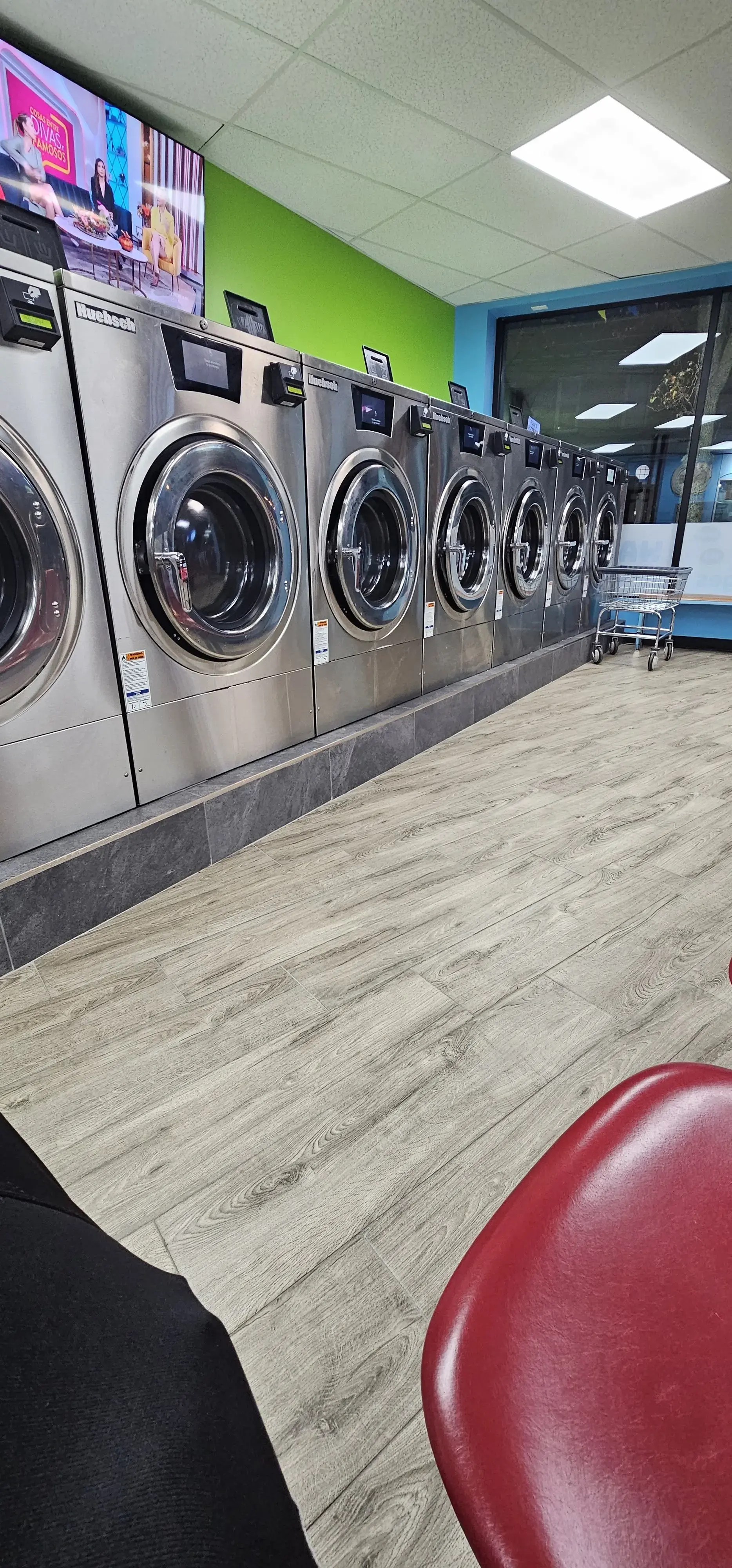 Clean Green Laundromat thumbnail 16