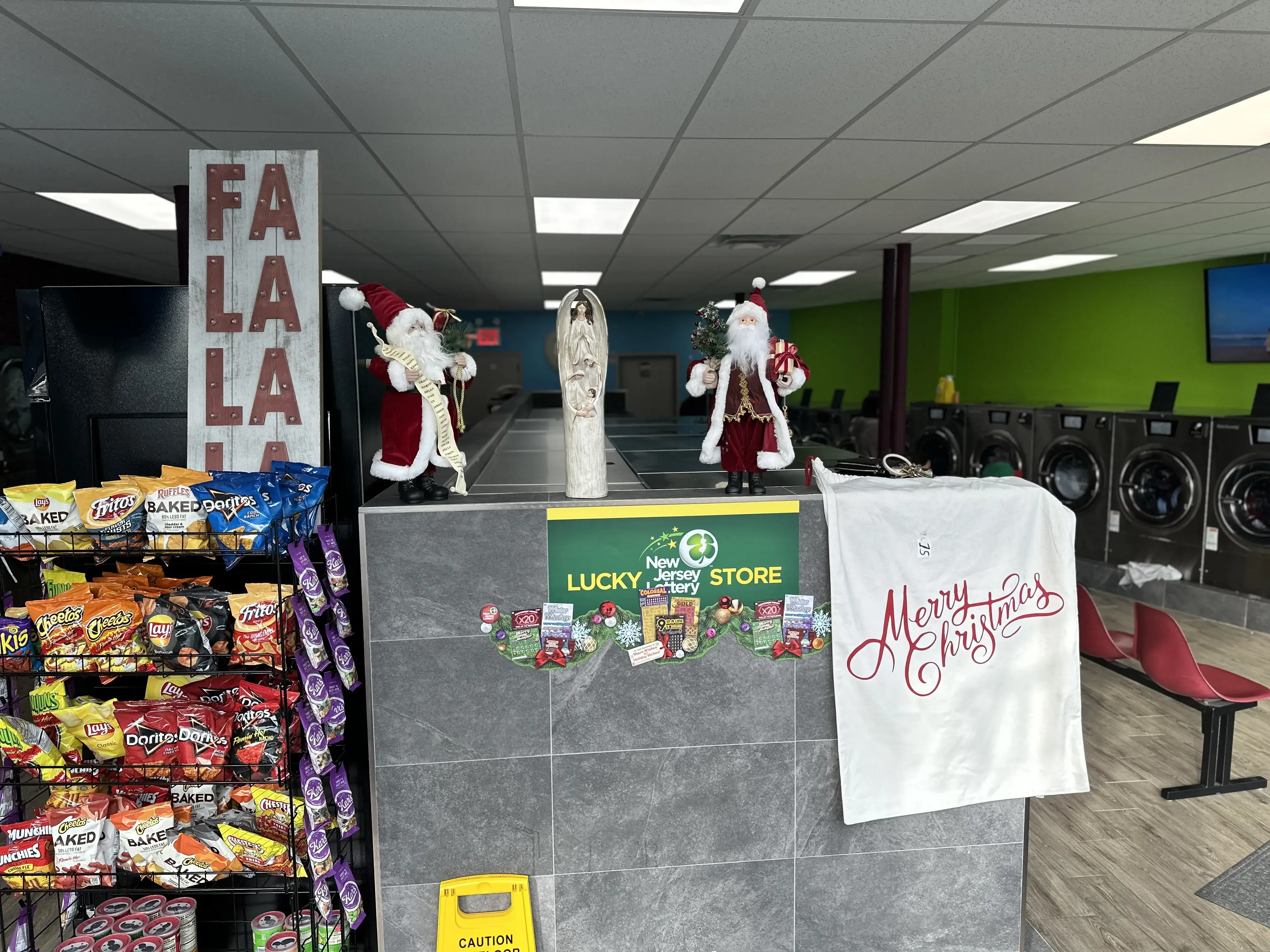 Clean Green Laundromat thumbnail 5