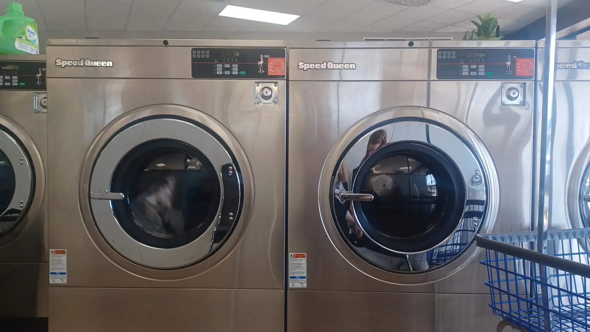 Clean Jeans Laundromat - Image 20