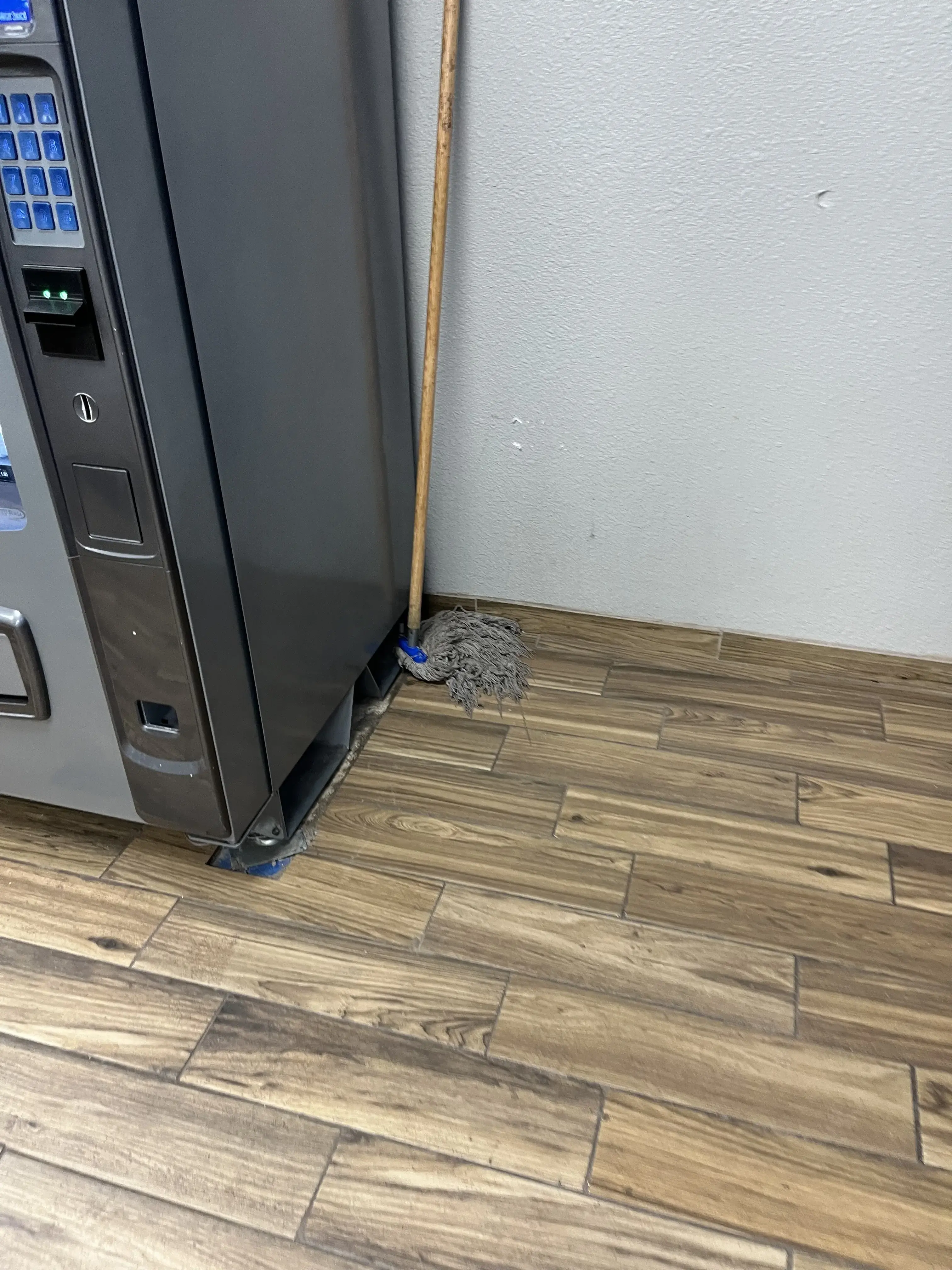 Clean Jeans Laundromat - Image 19