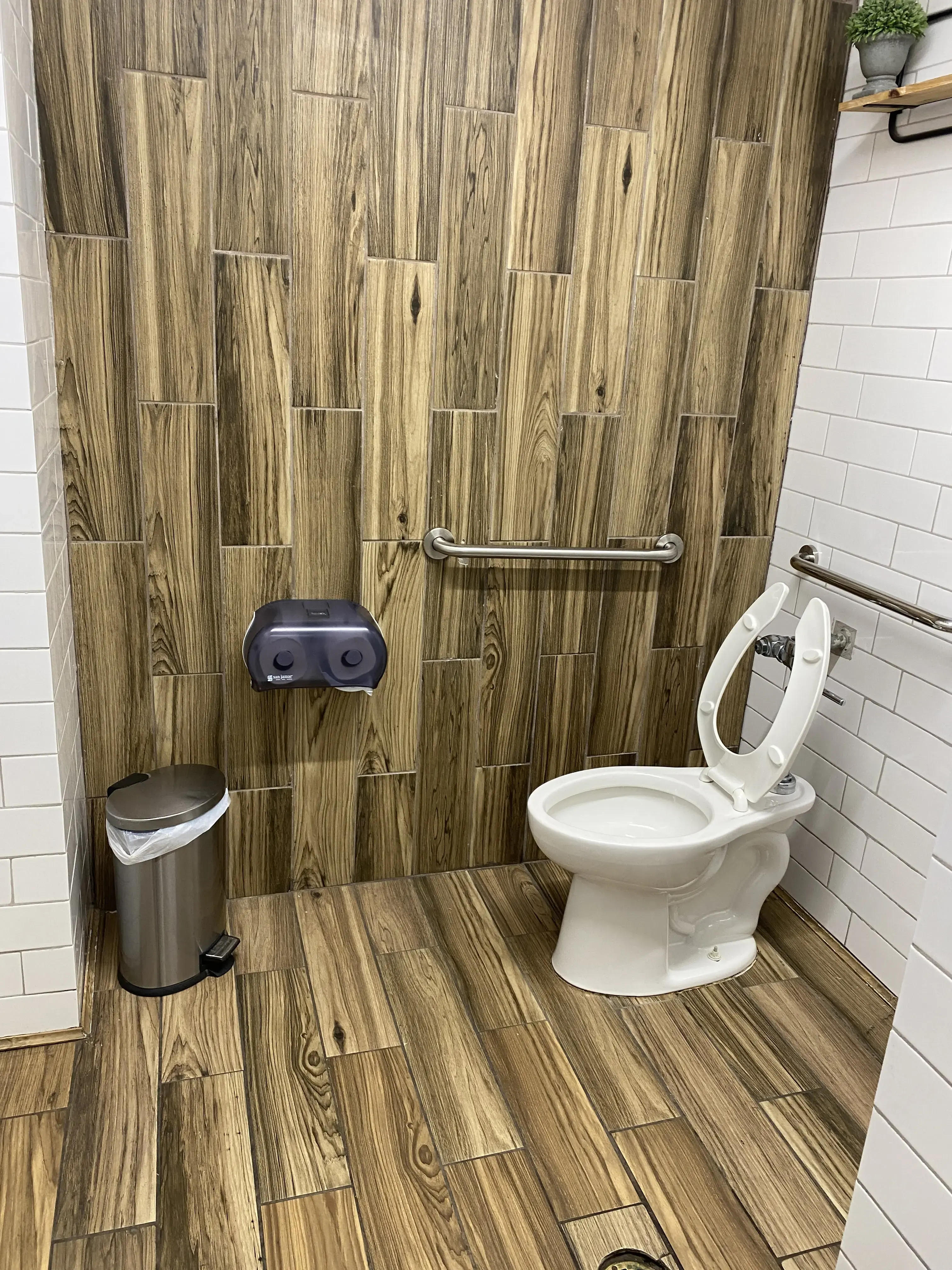 Clean Jeans Laundromat - Image 14