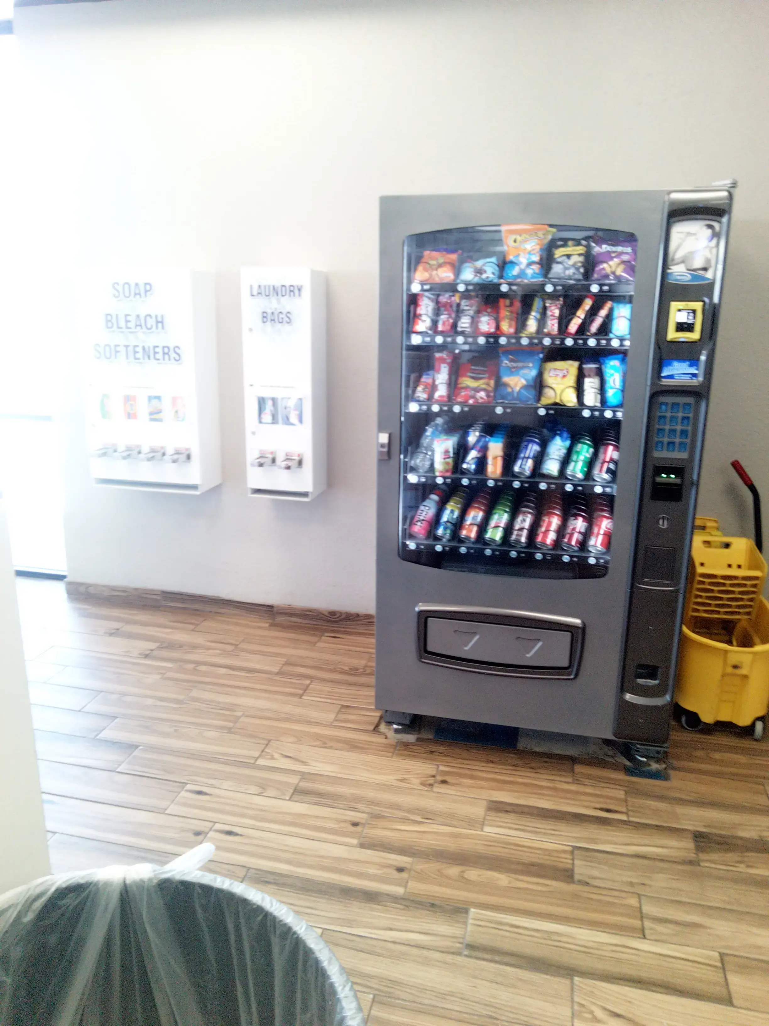 Clean Jeans Laundromat thumbnail 7