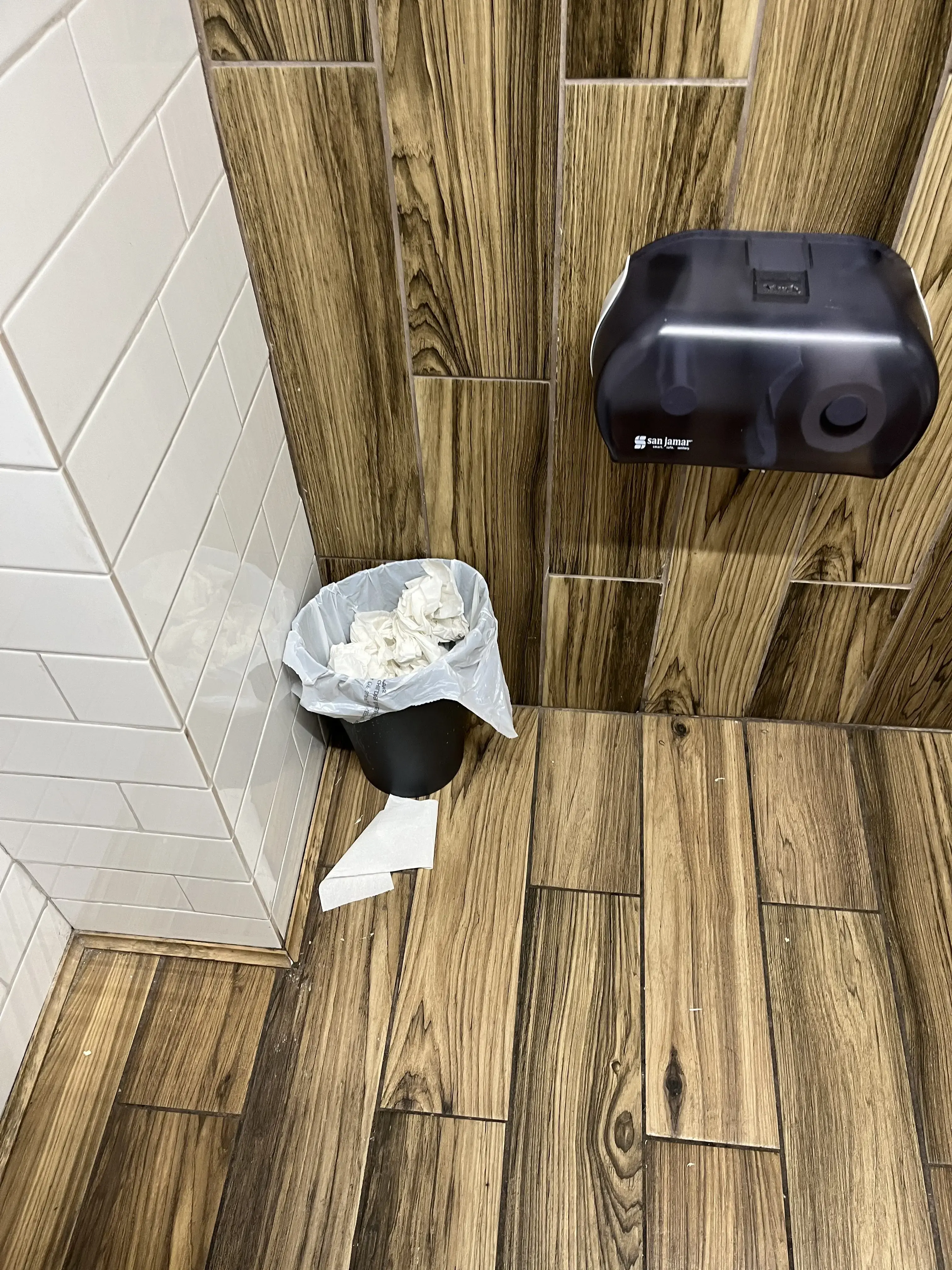 Clean Jeans Laundromat - Image 6