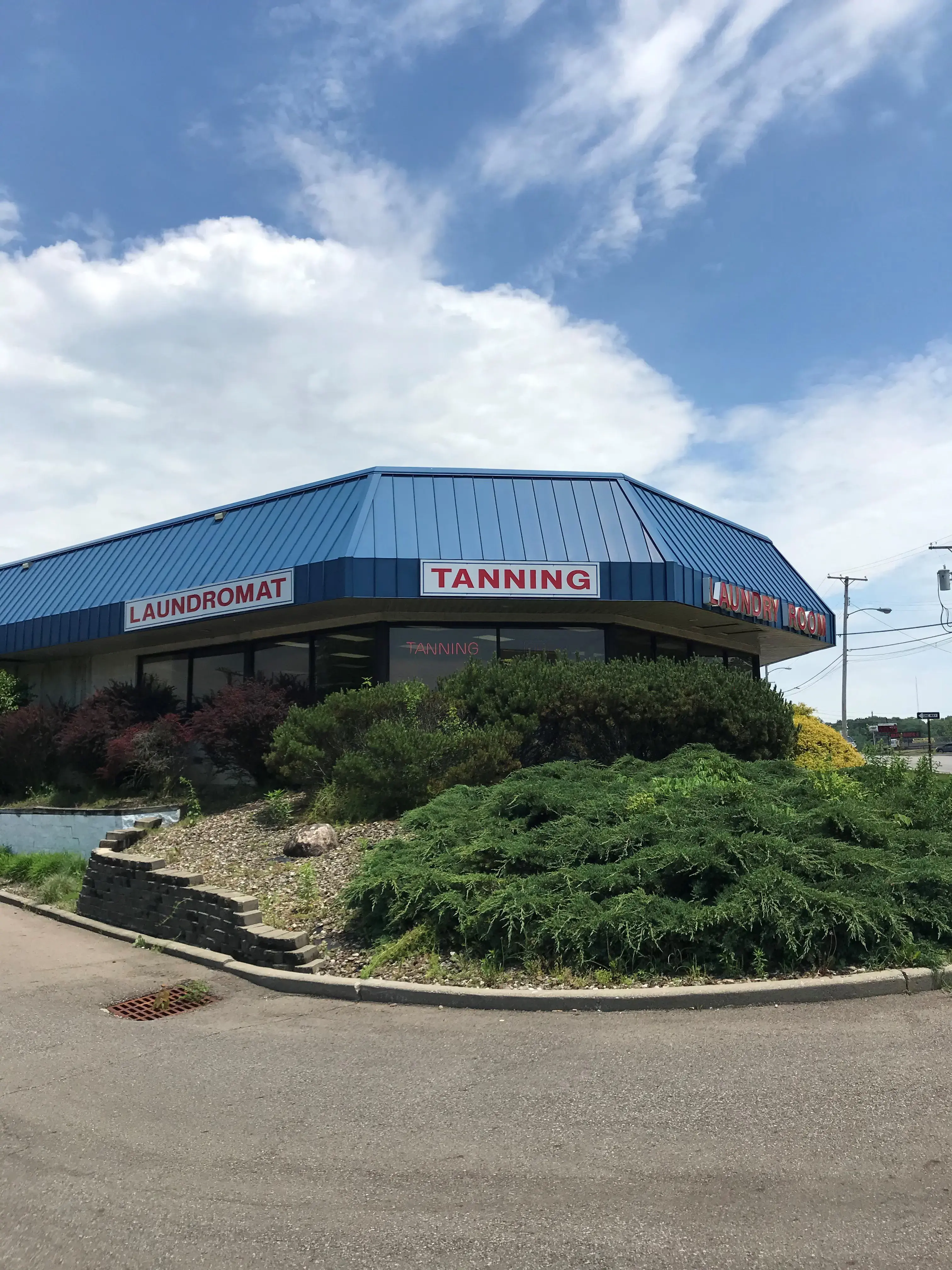 Clean Jeans Laundry Room & Tanning location