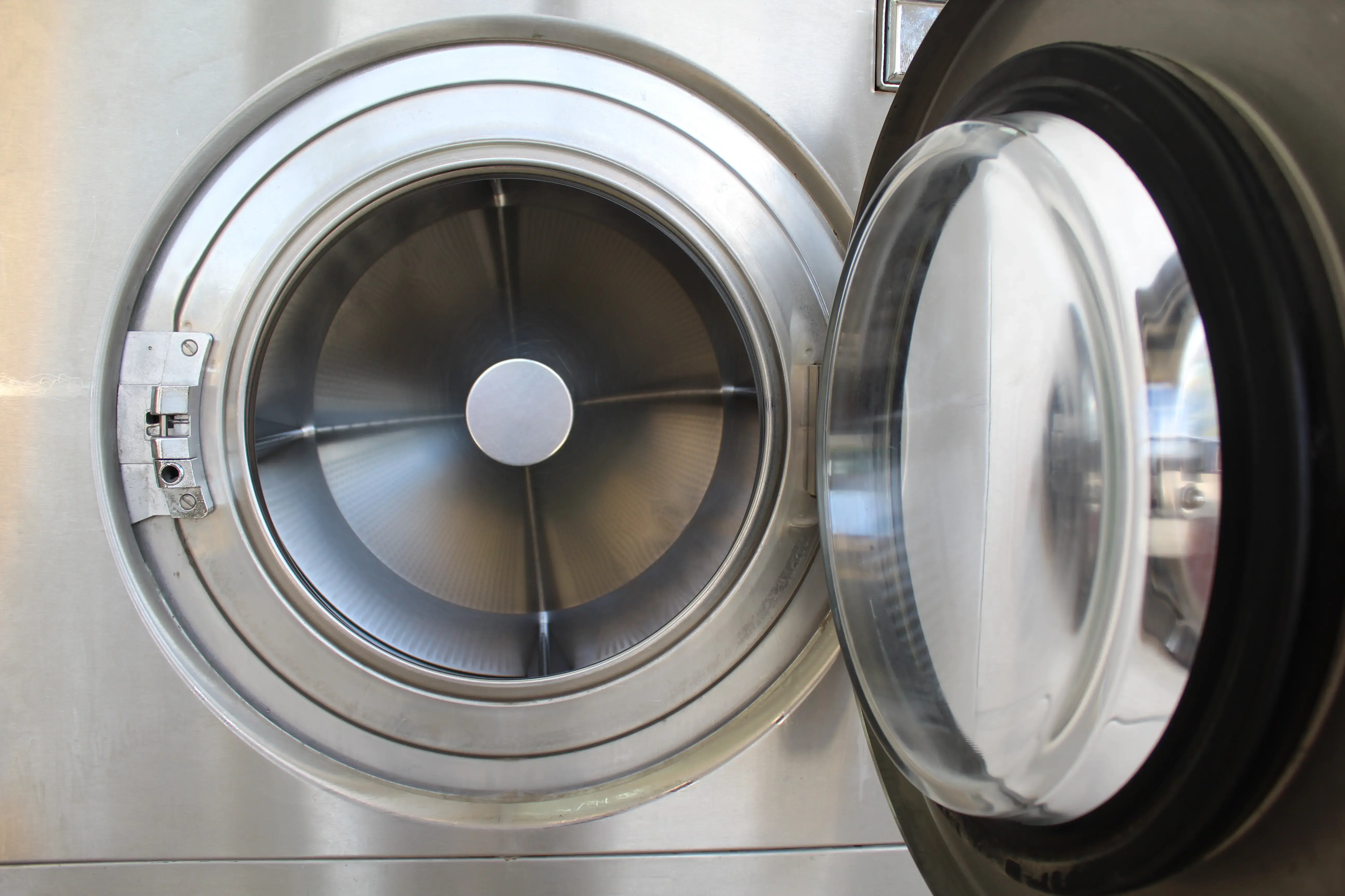 Clean Laundromat thumbnail 5