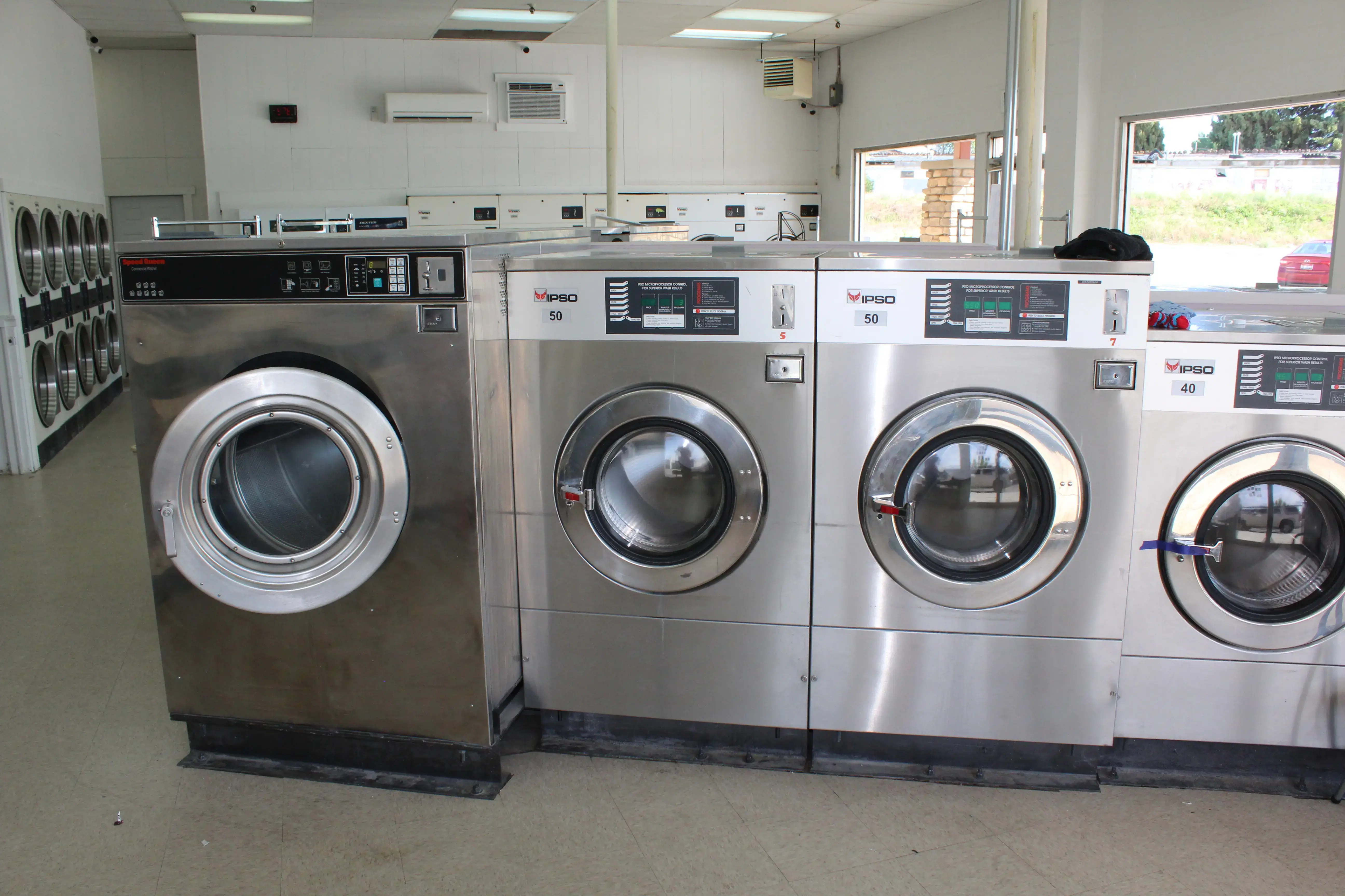 Clean Laundromat - Image 13