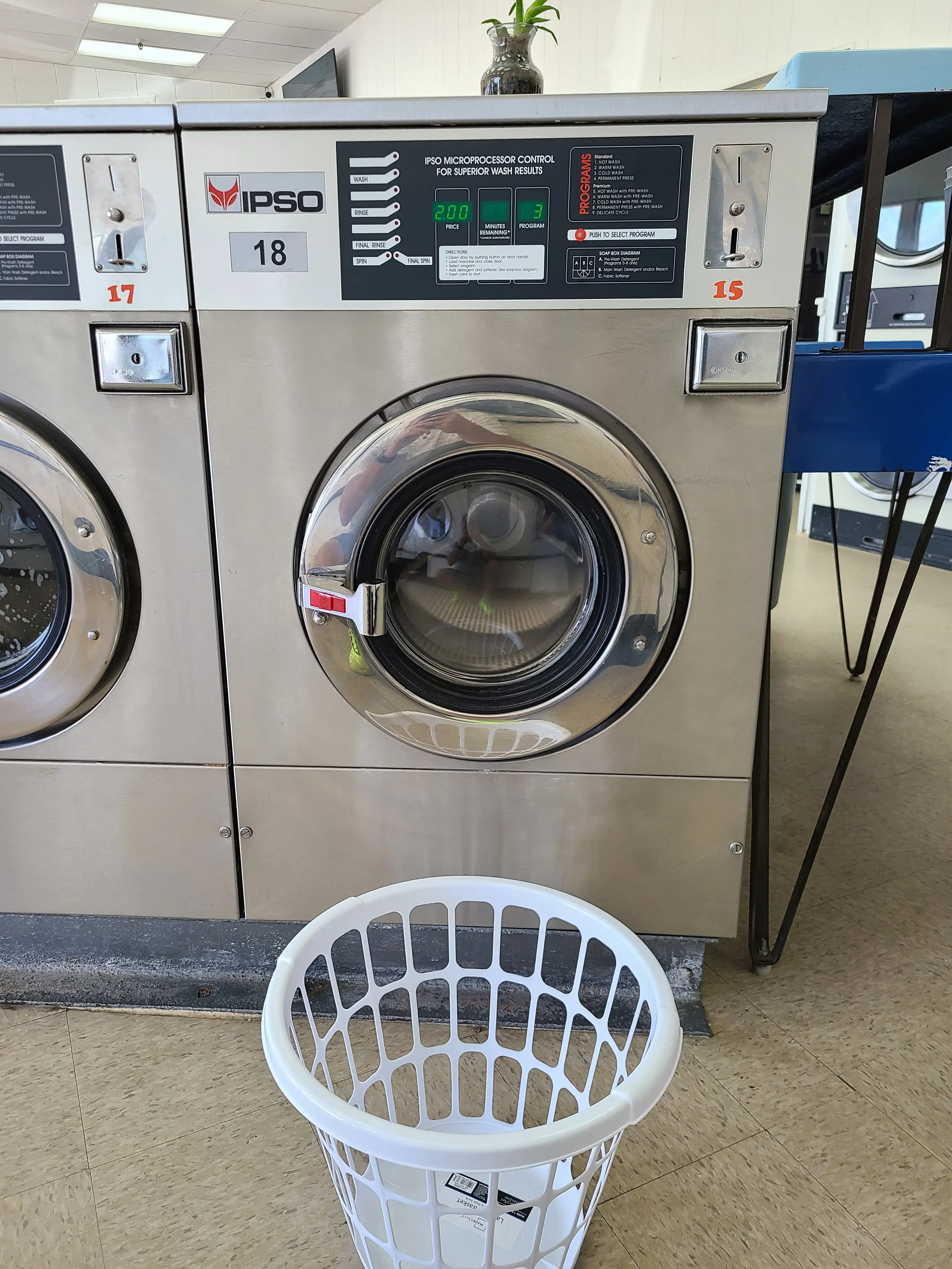 Clean Laundromat - Image 19