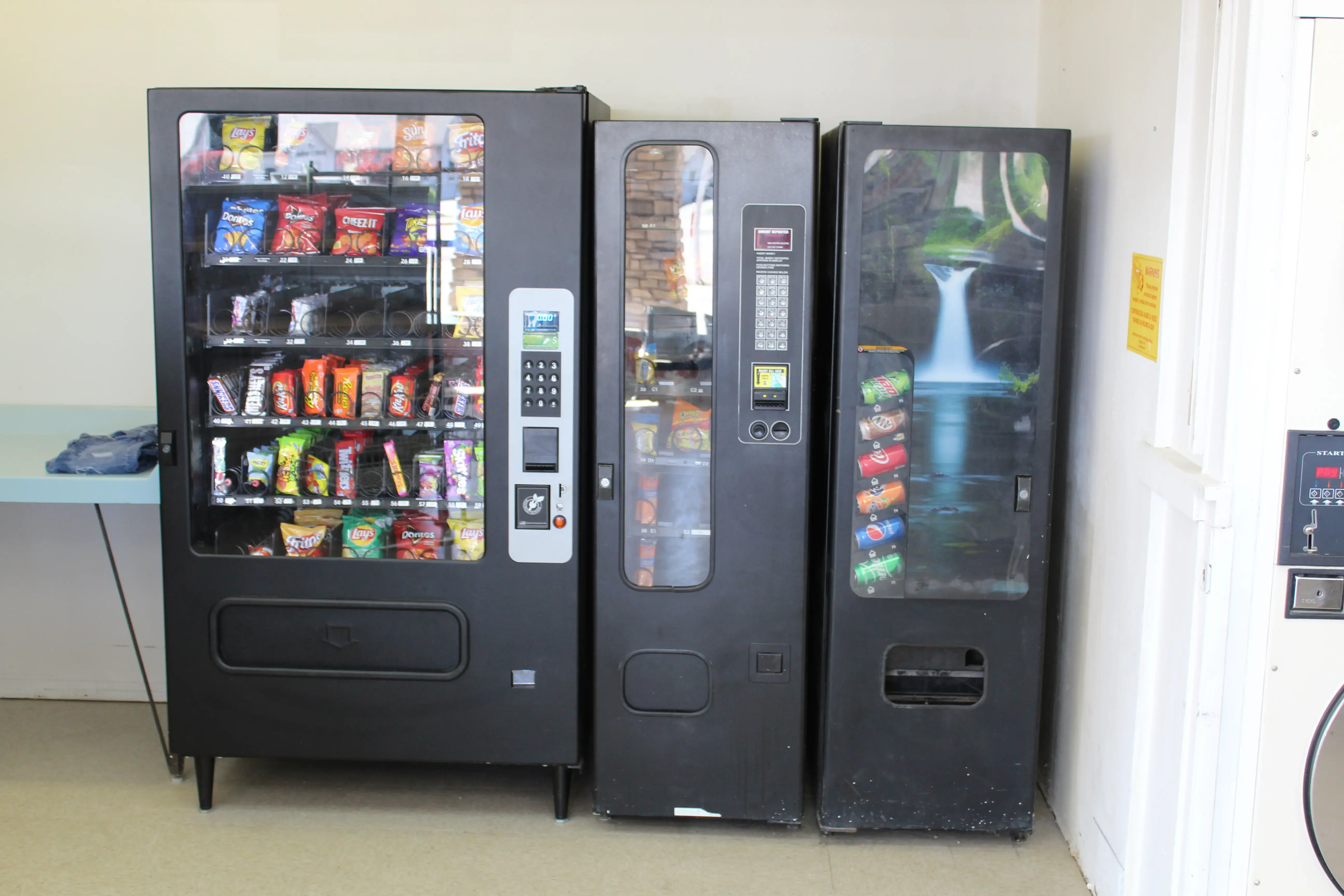 Clean Laundromat - Image 6