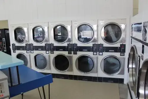 Clean Laundromat - Image 3