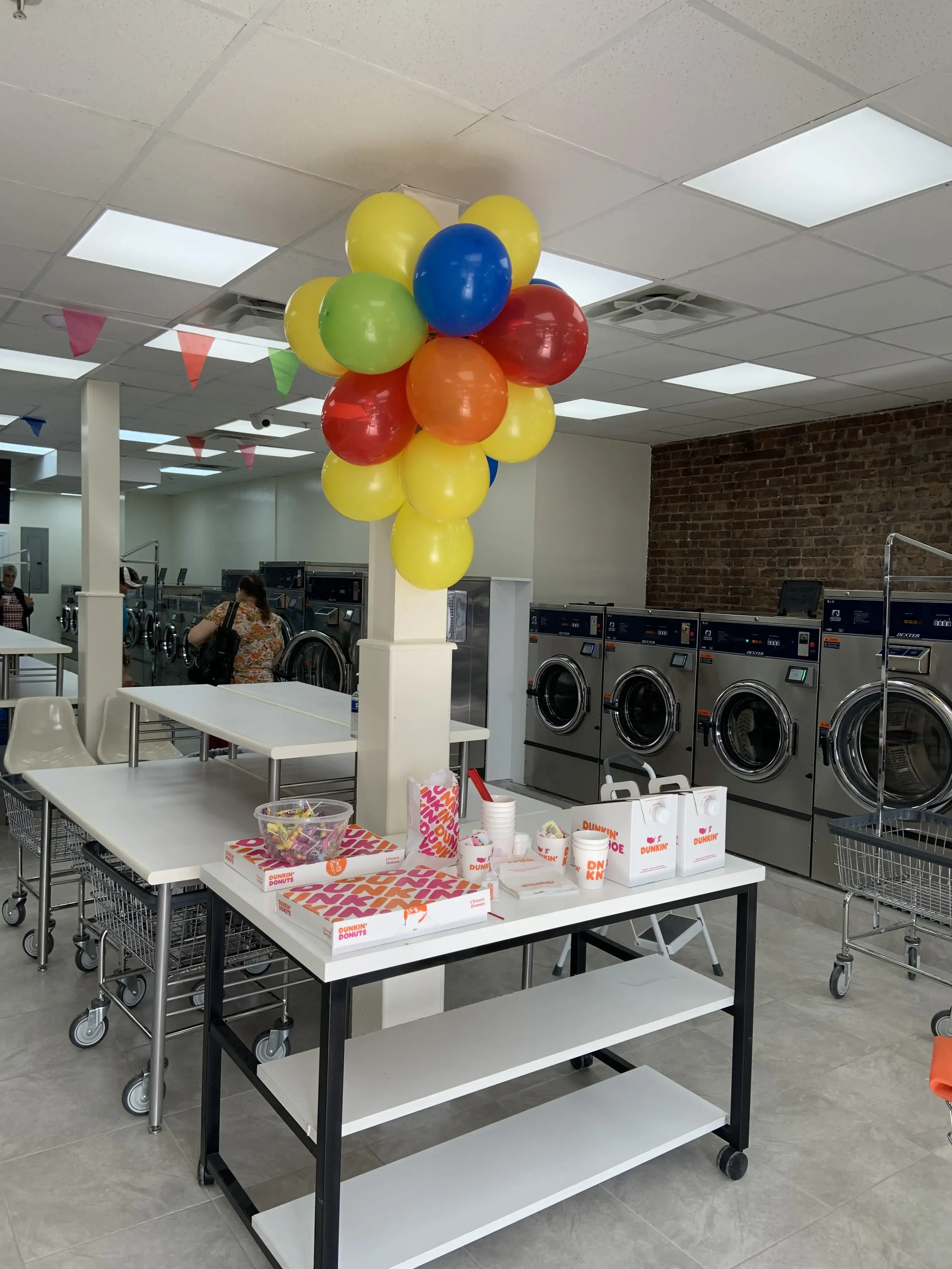 Clean N Bright Laundromat thumbnail 6