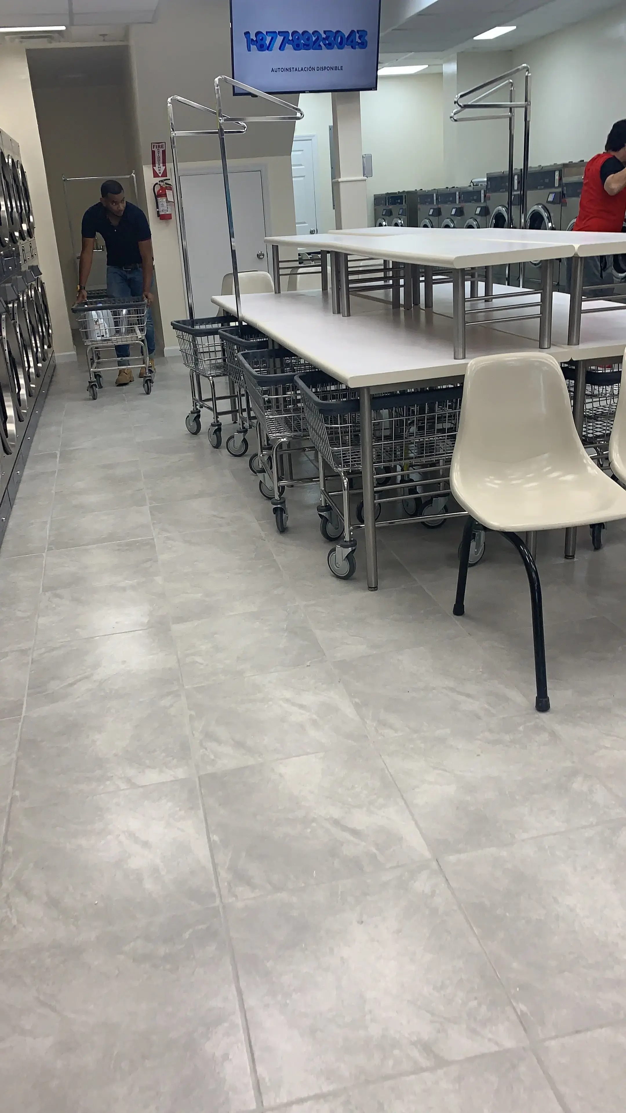 Clean N Bright Laundromat - Image 10