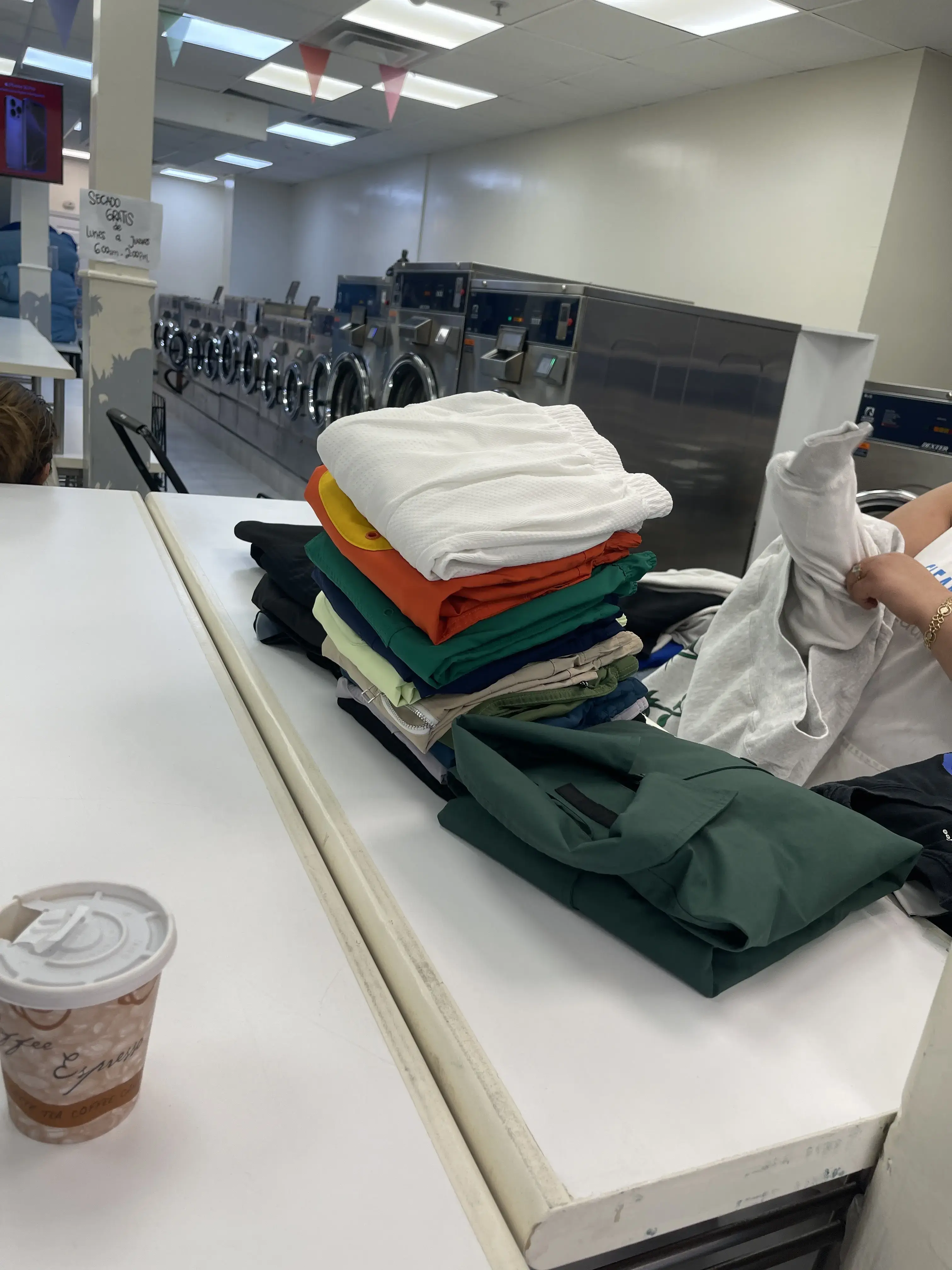 Clean N Bright Laundromat thumbnail 7