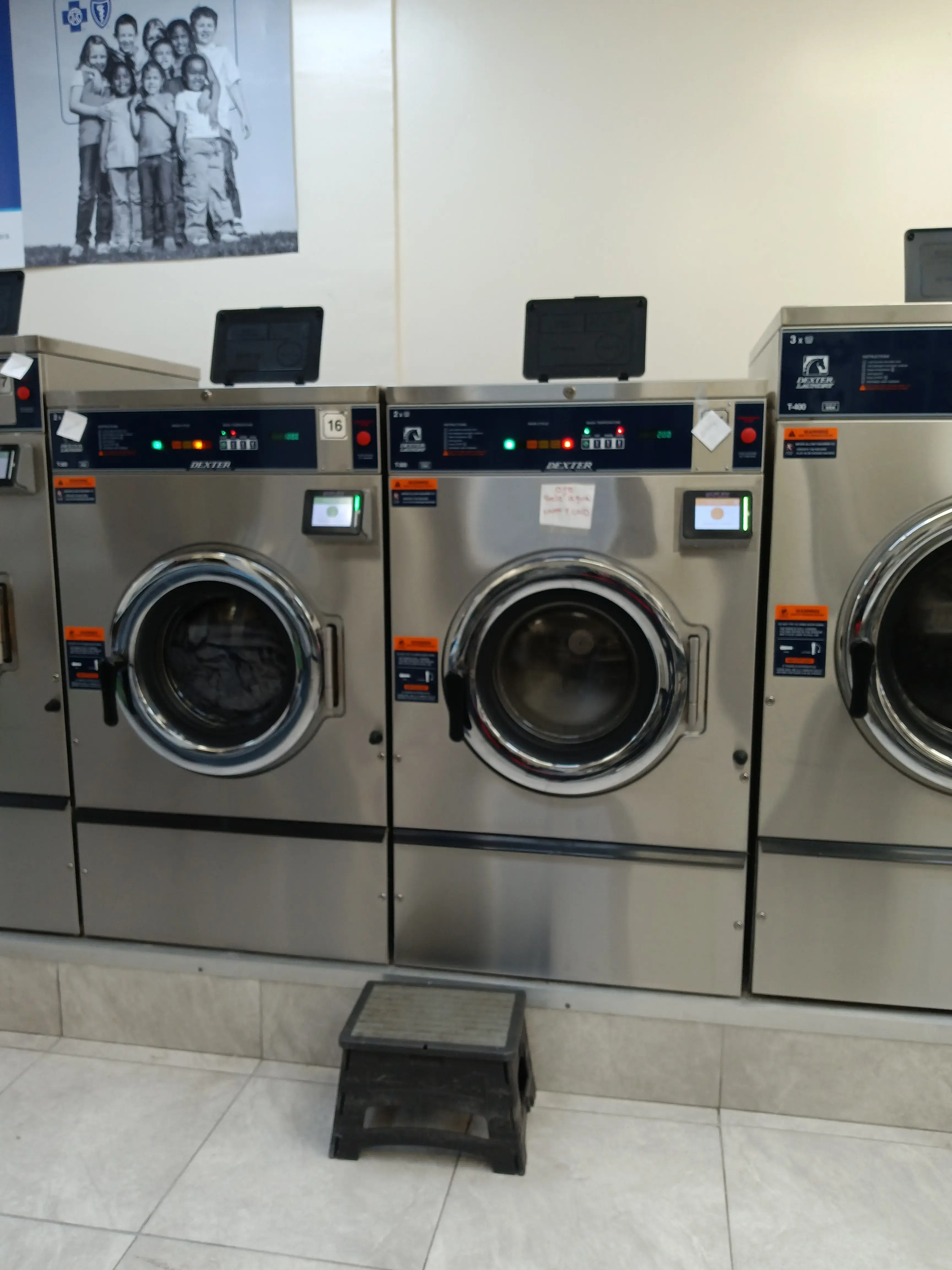Clean N Bright Laundromat thumbnail 9