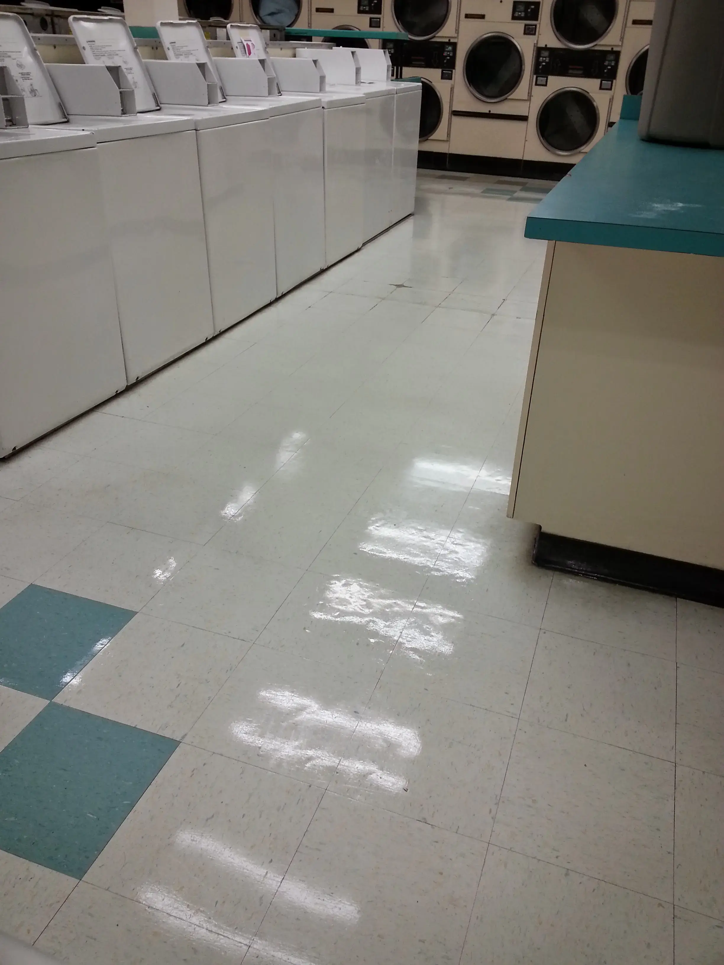 Clean N Brite Coin Laundry - Image 6