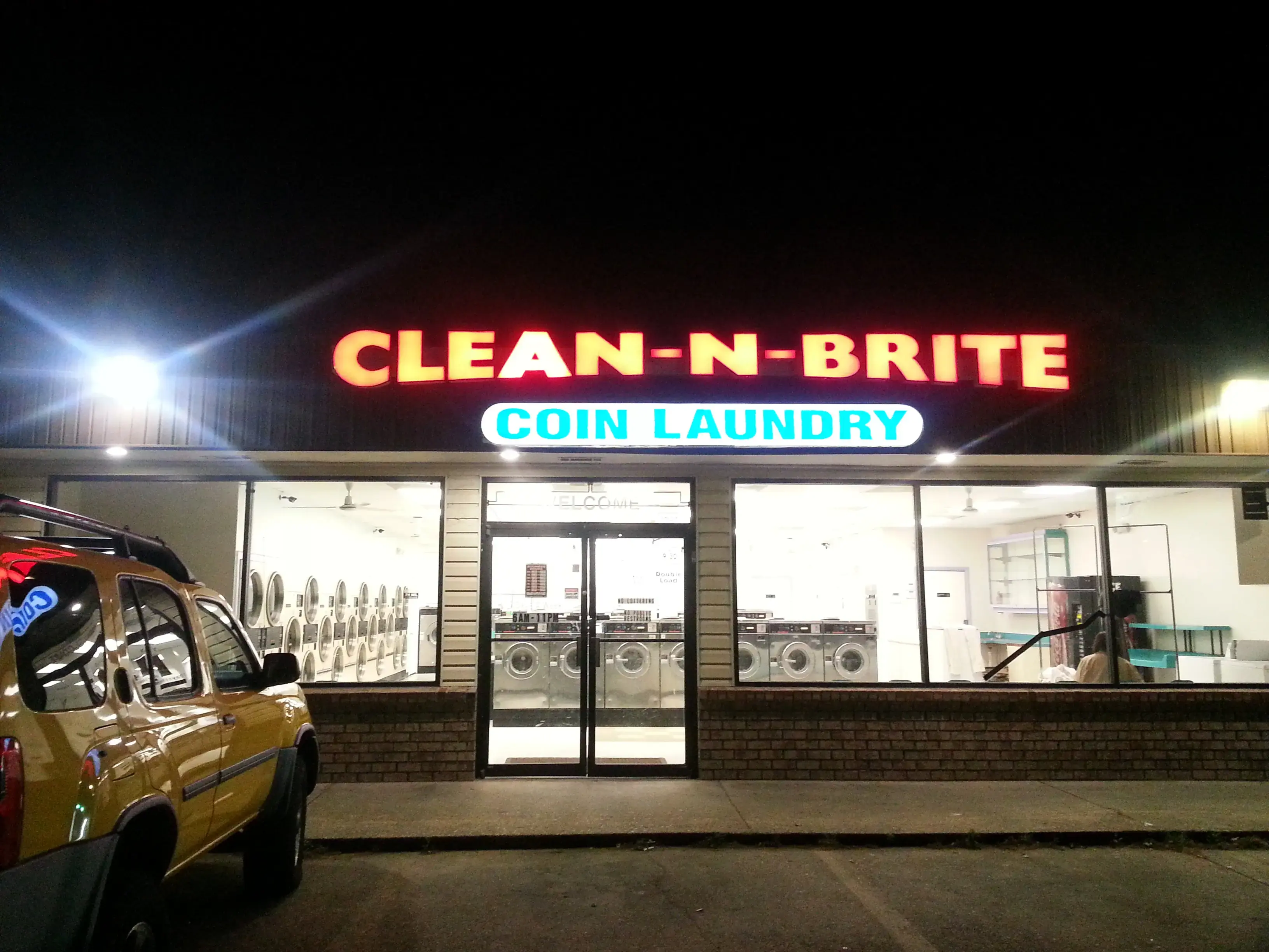 Clean N Brite Coin Laundry thumbnail 7