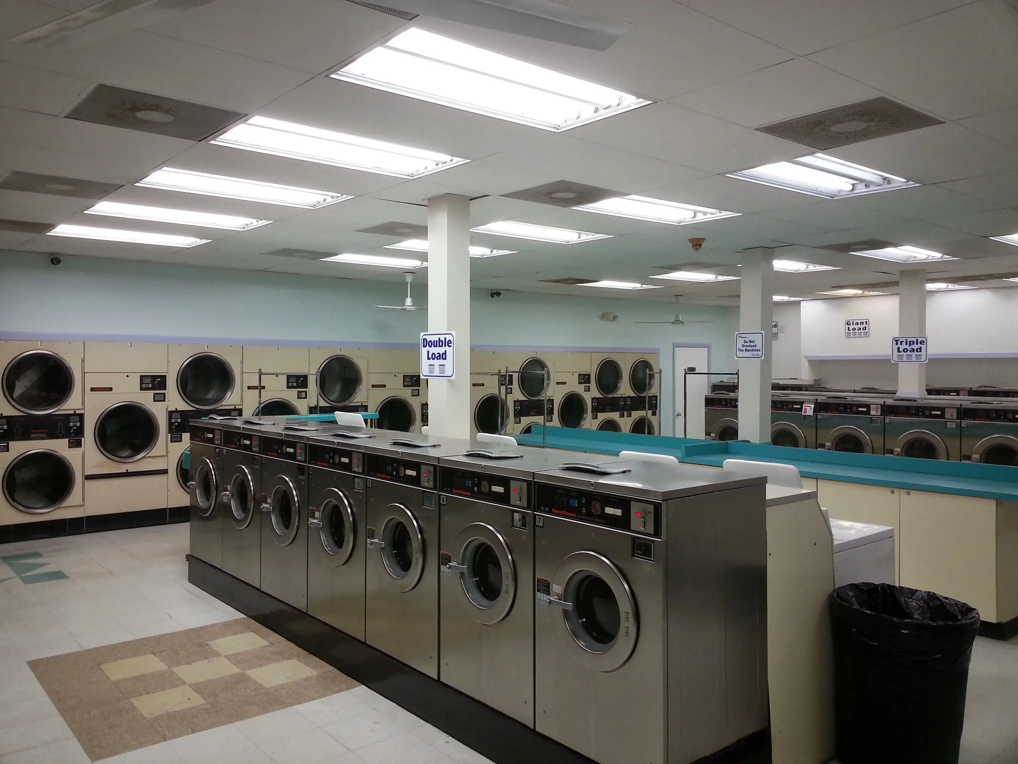 Clean N Brite Coin Laundry - Image 9