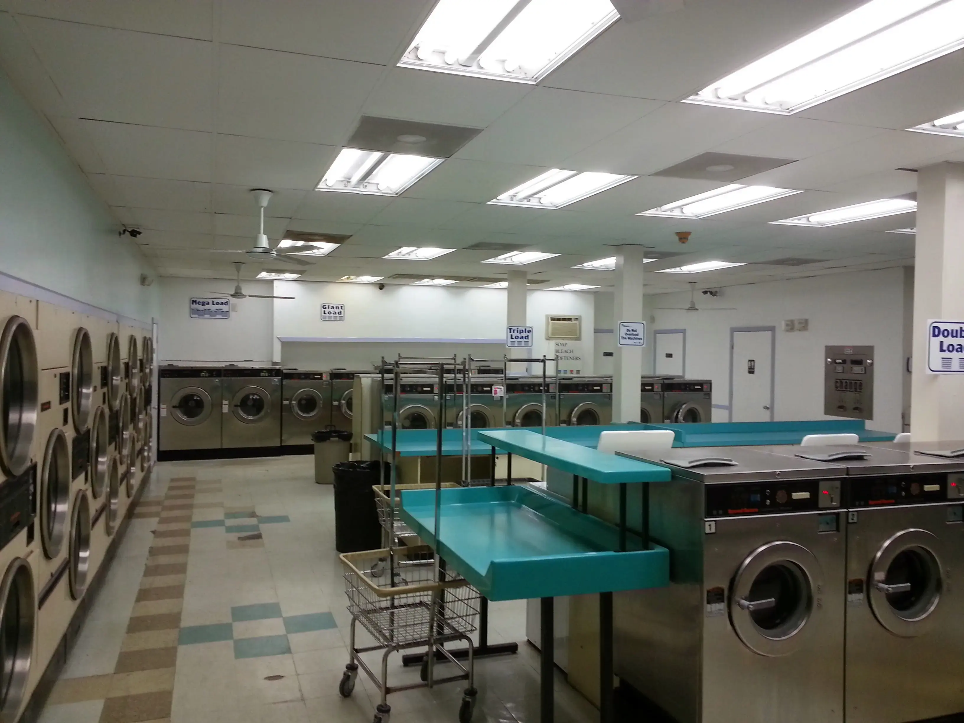 Clean N Brite Coin Laundry - Image 8