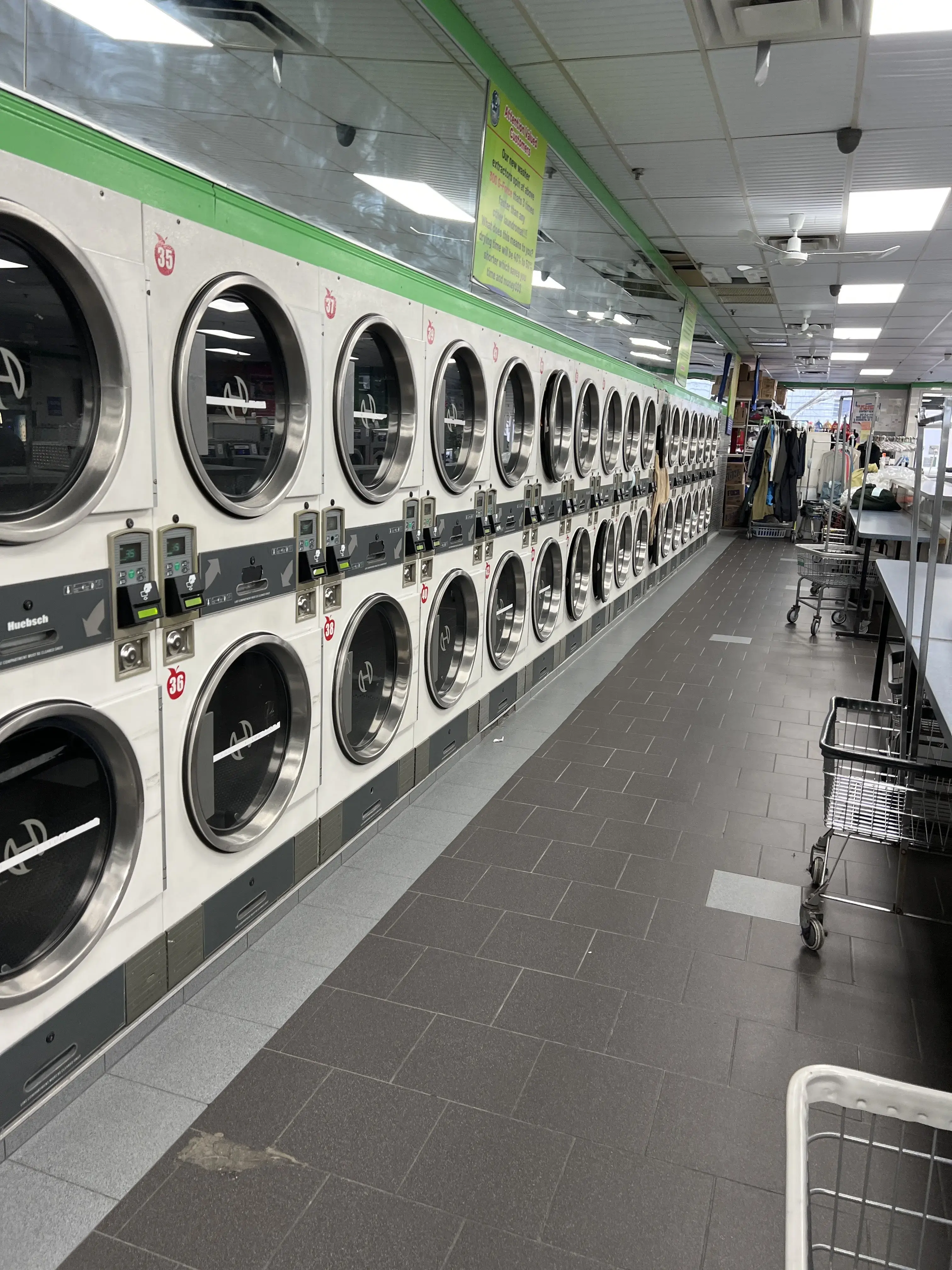 Clean n Green Laundromat - Image 4