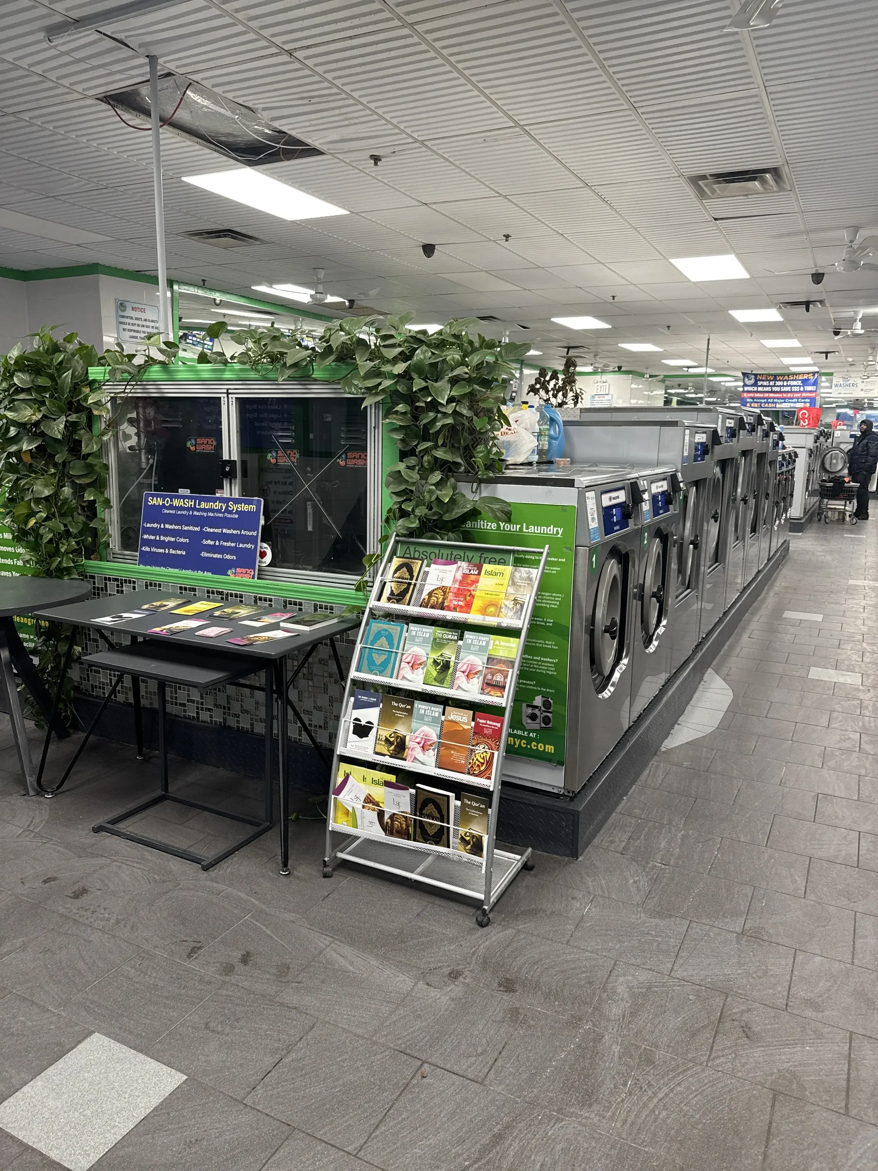 Clean n Green Laundromat - Image 3