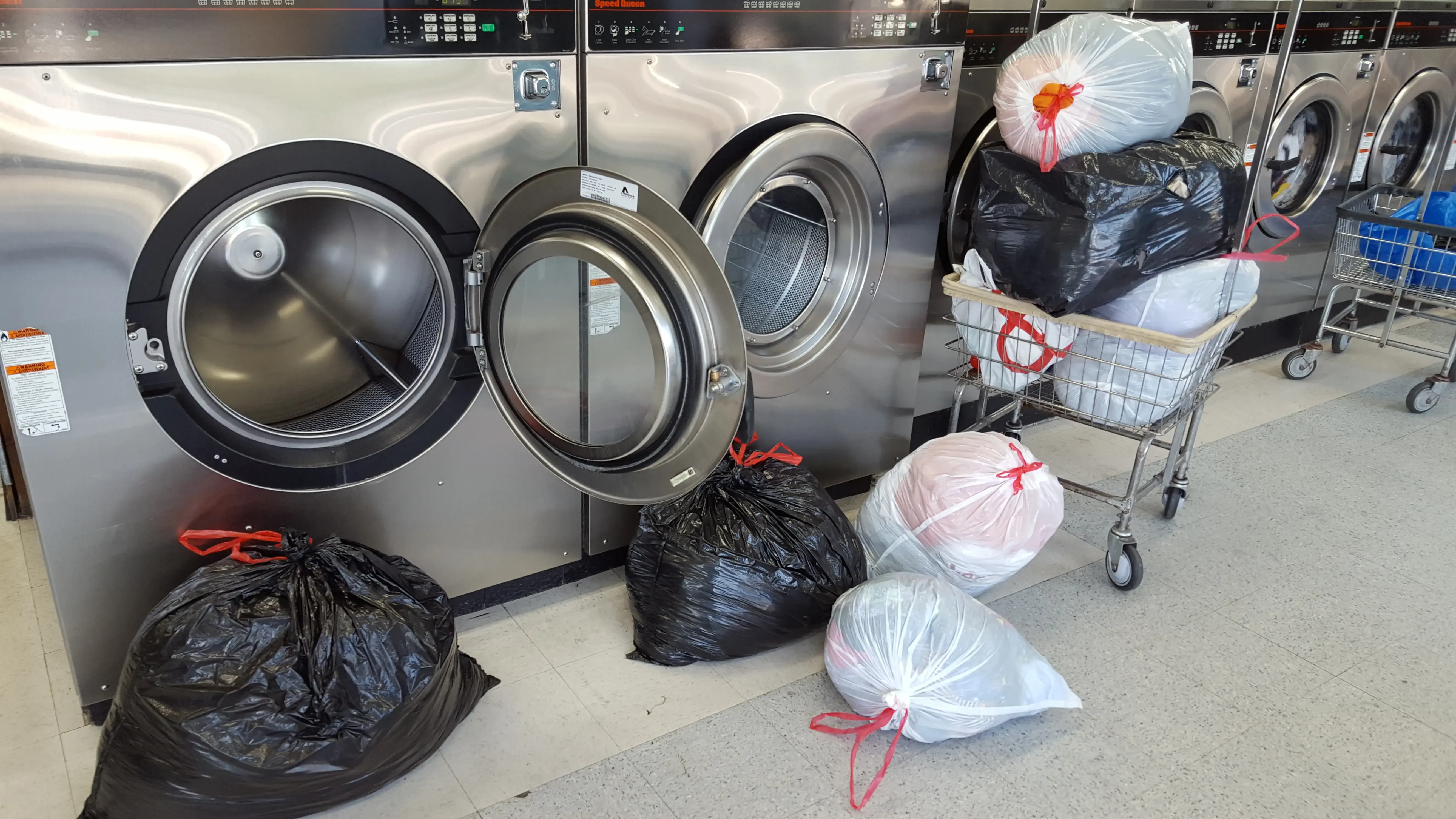 Clean Queen Laundromat - Image 11