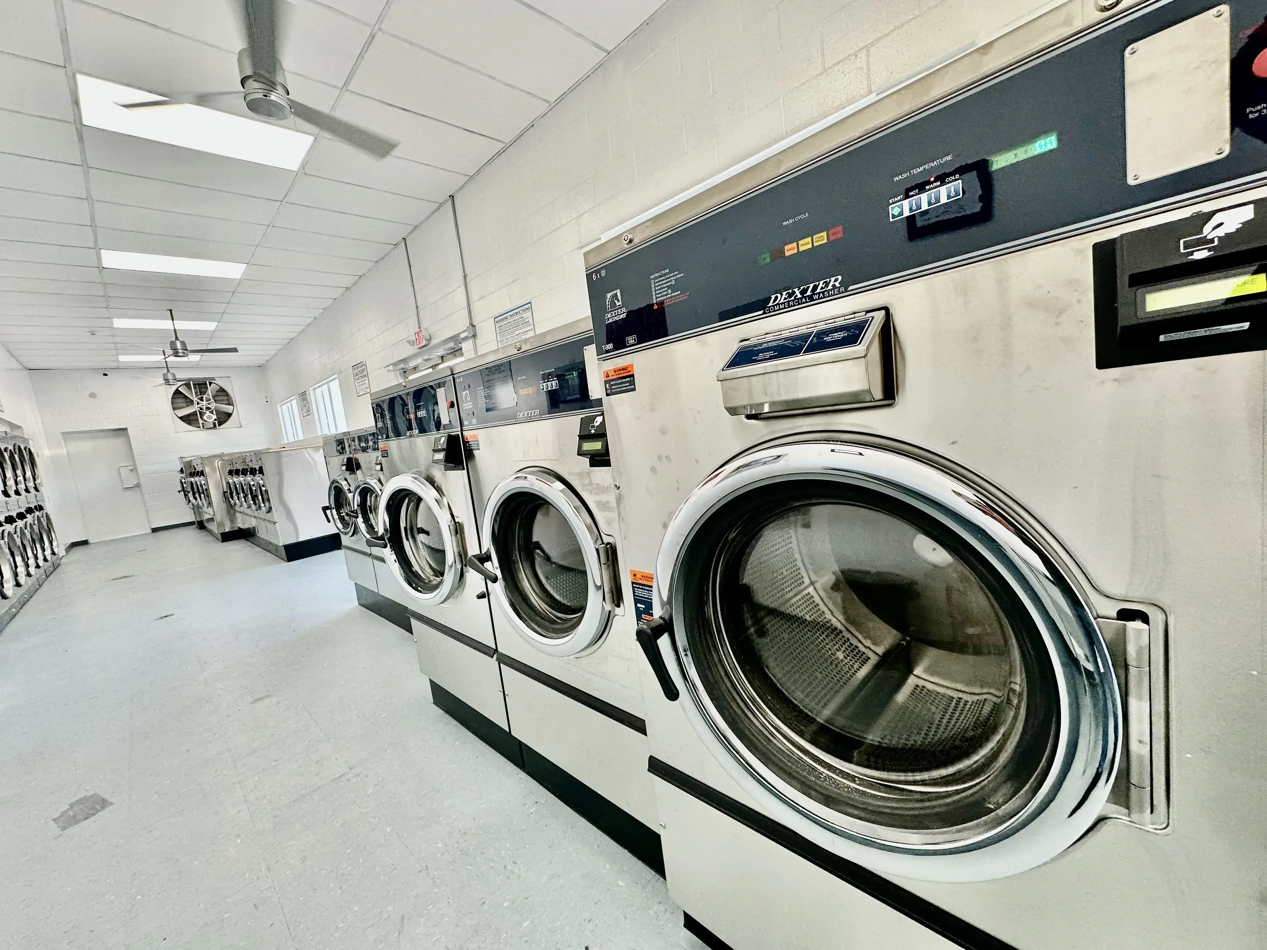 Clean Queen Laundromat - Image 10