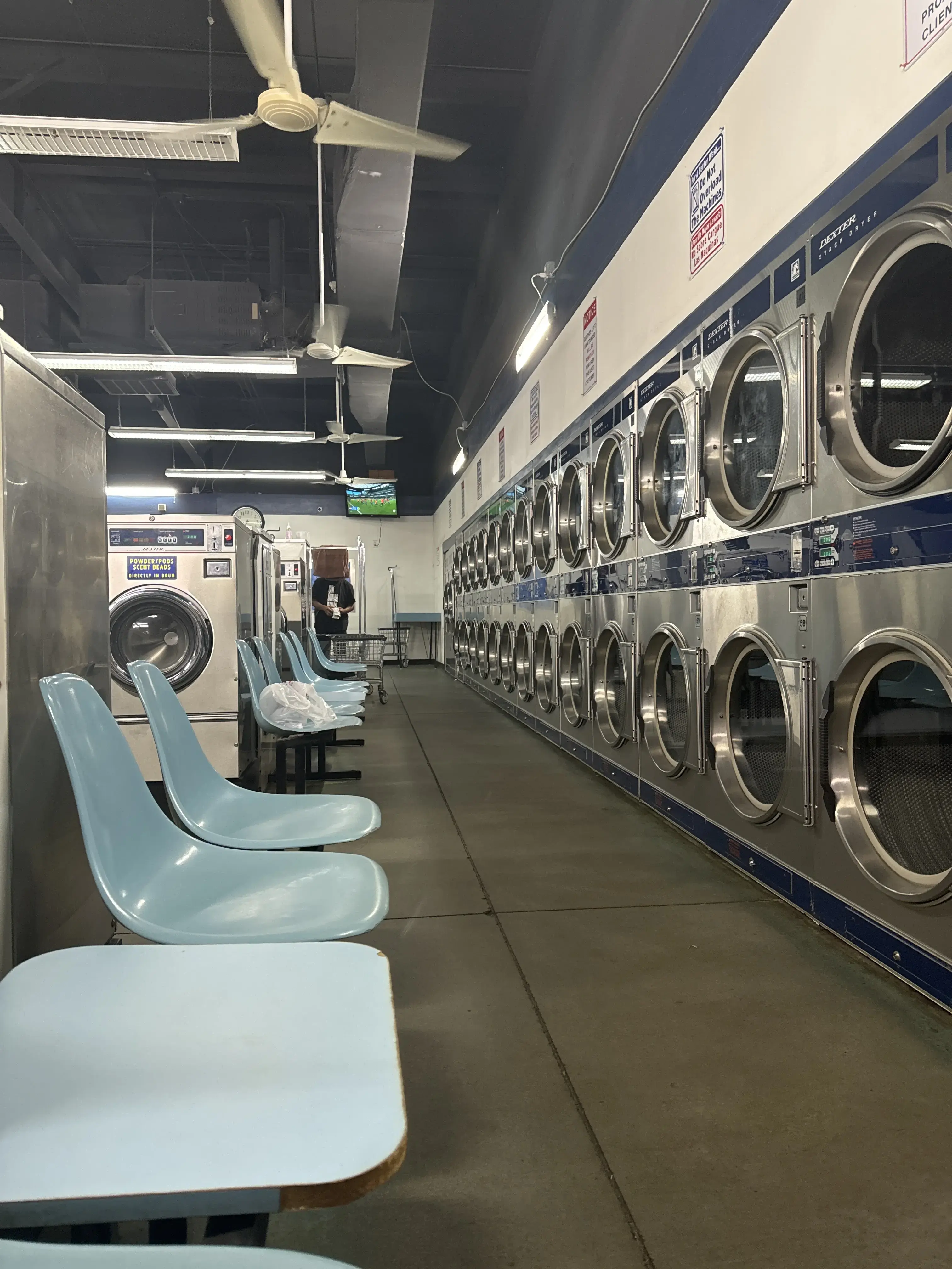 Clean Right Laundromat thumbnail 12
