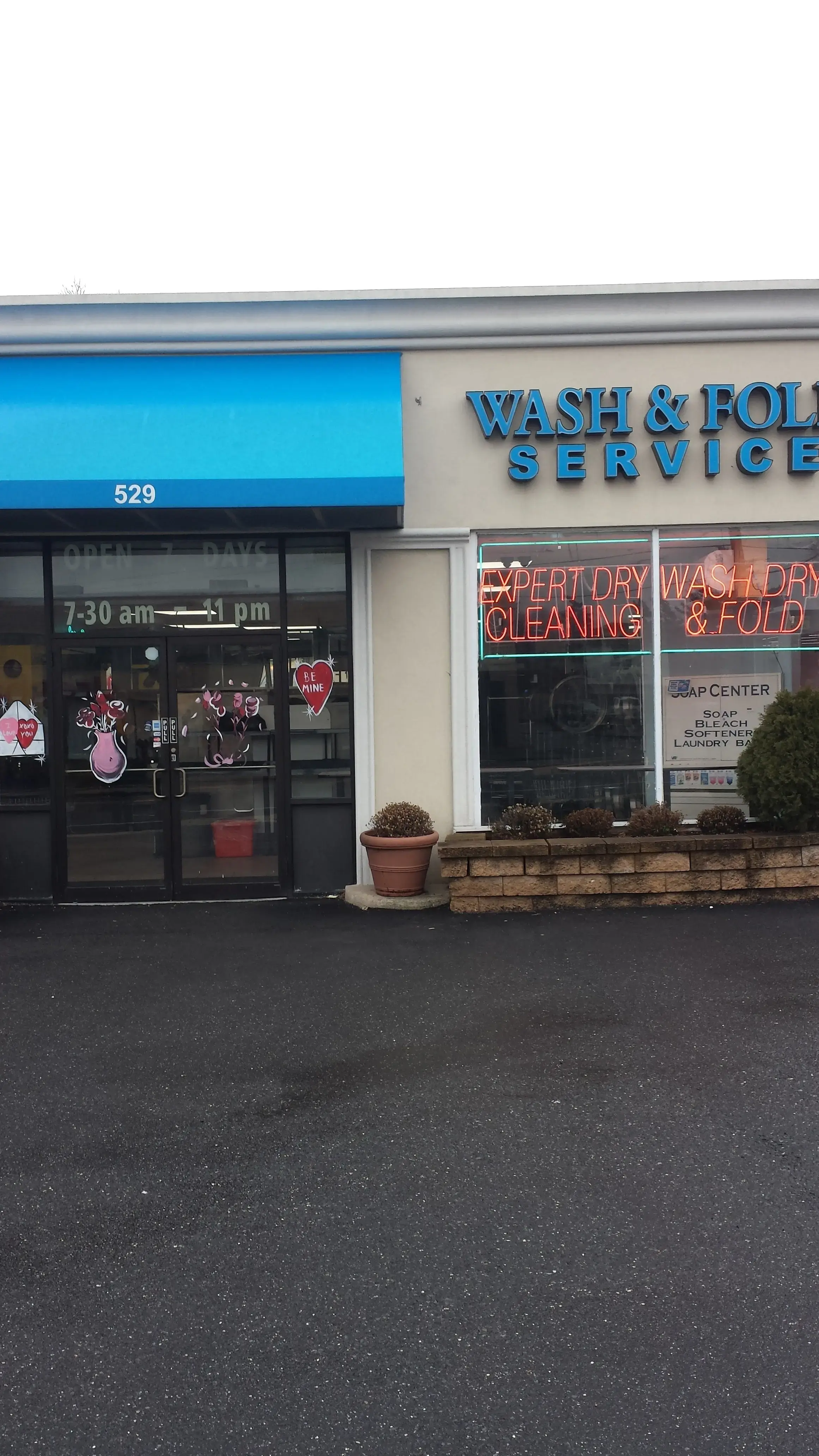 Clean Scene Laundromat thumbnail 10