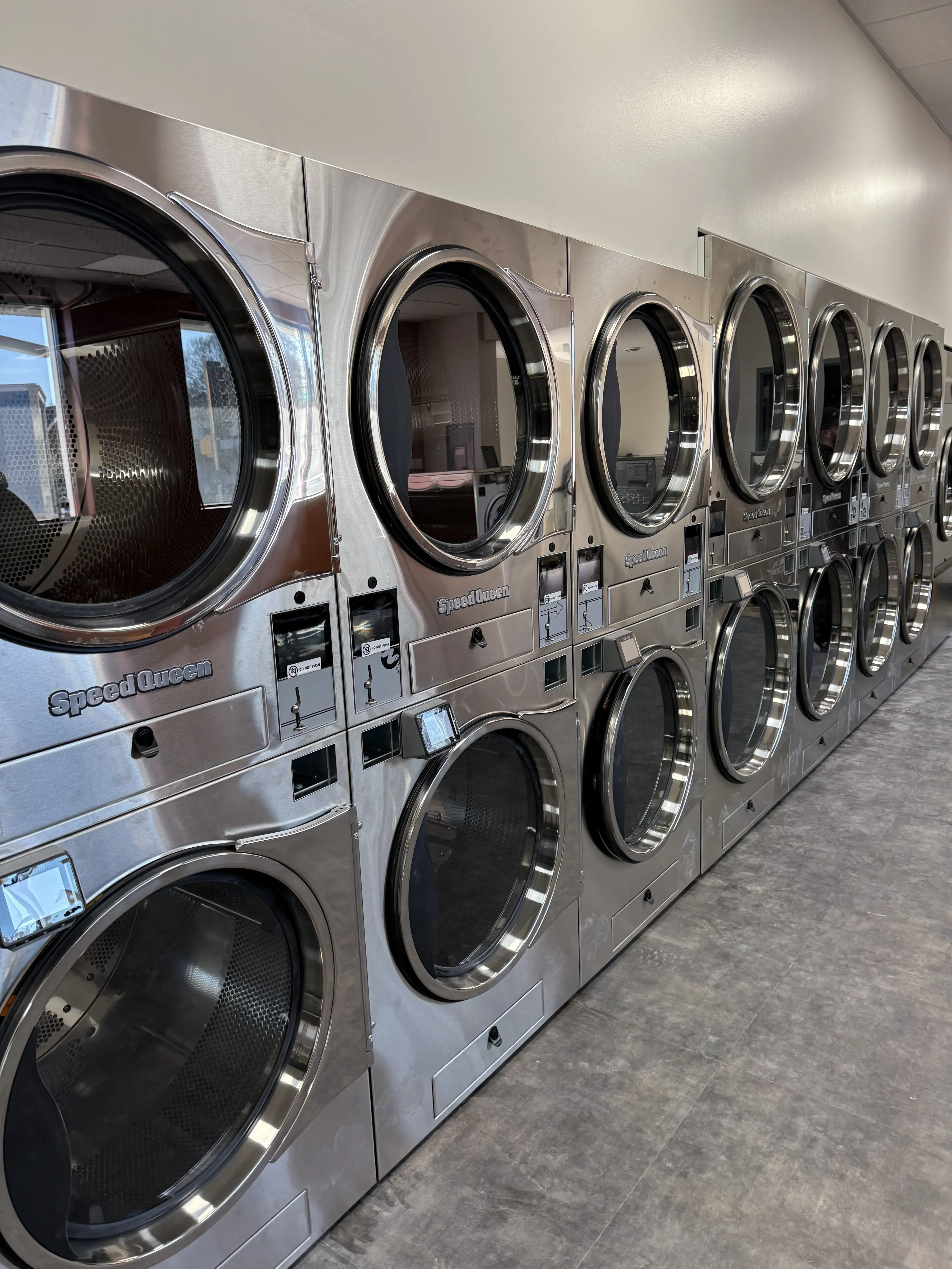 Clean Shirt Co. Laundromat - Image 4