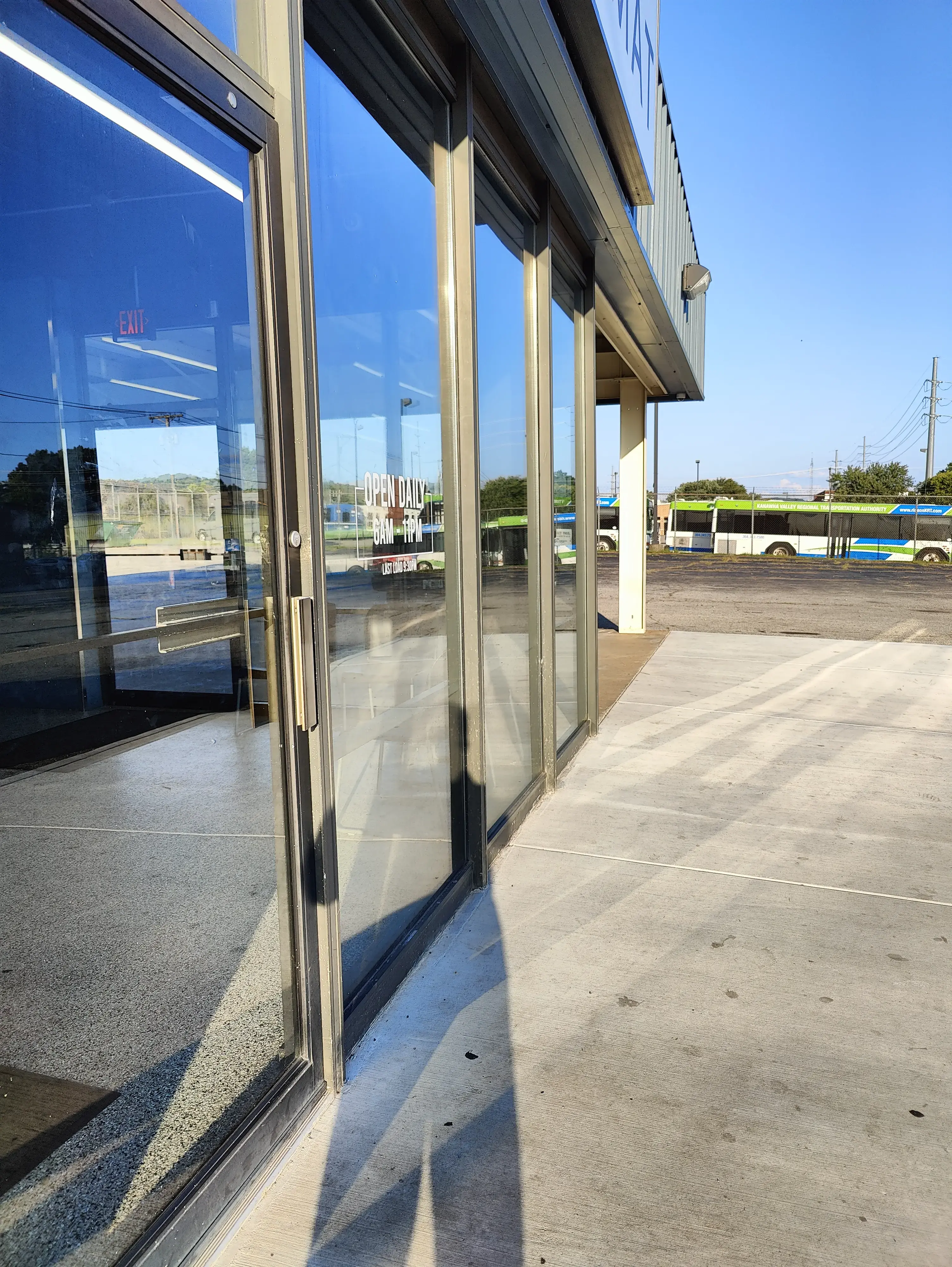 Clean Slate Laundromat thumbnail 9