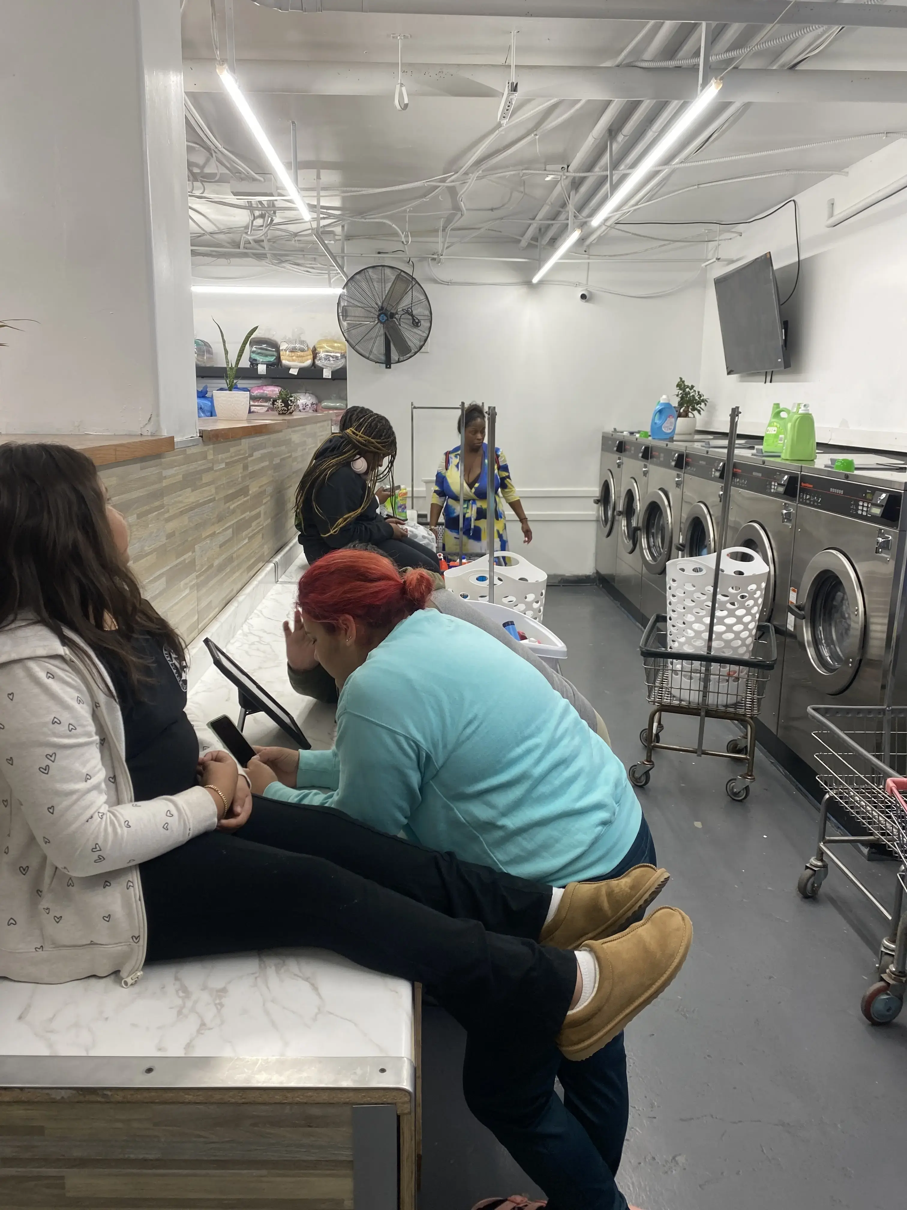 Clean Tide Laundromat - Image 4