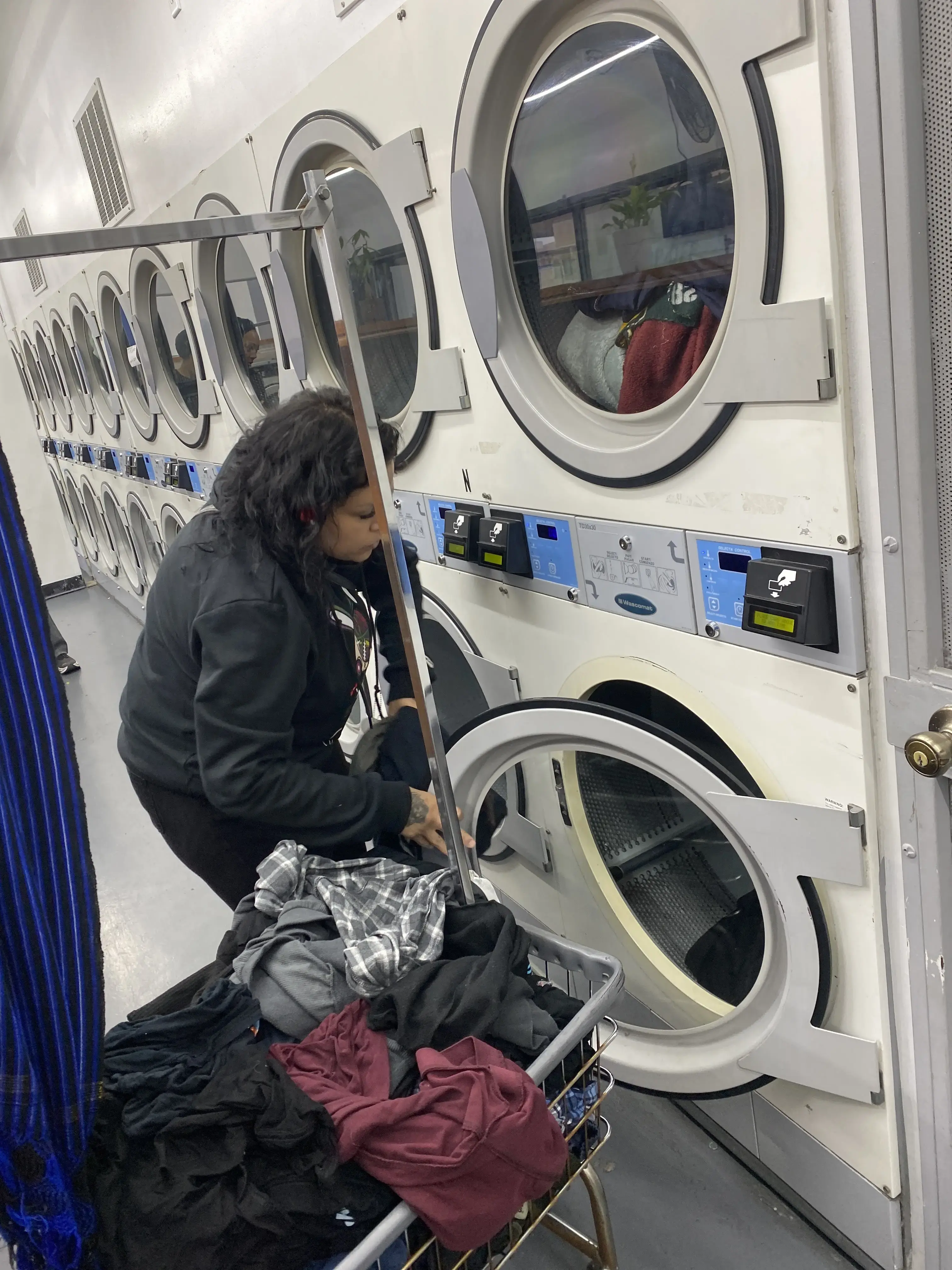 Clean Tide Laundromat - Image 10