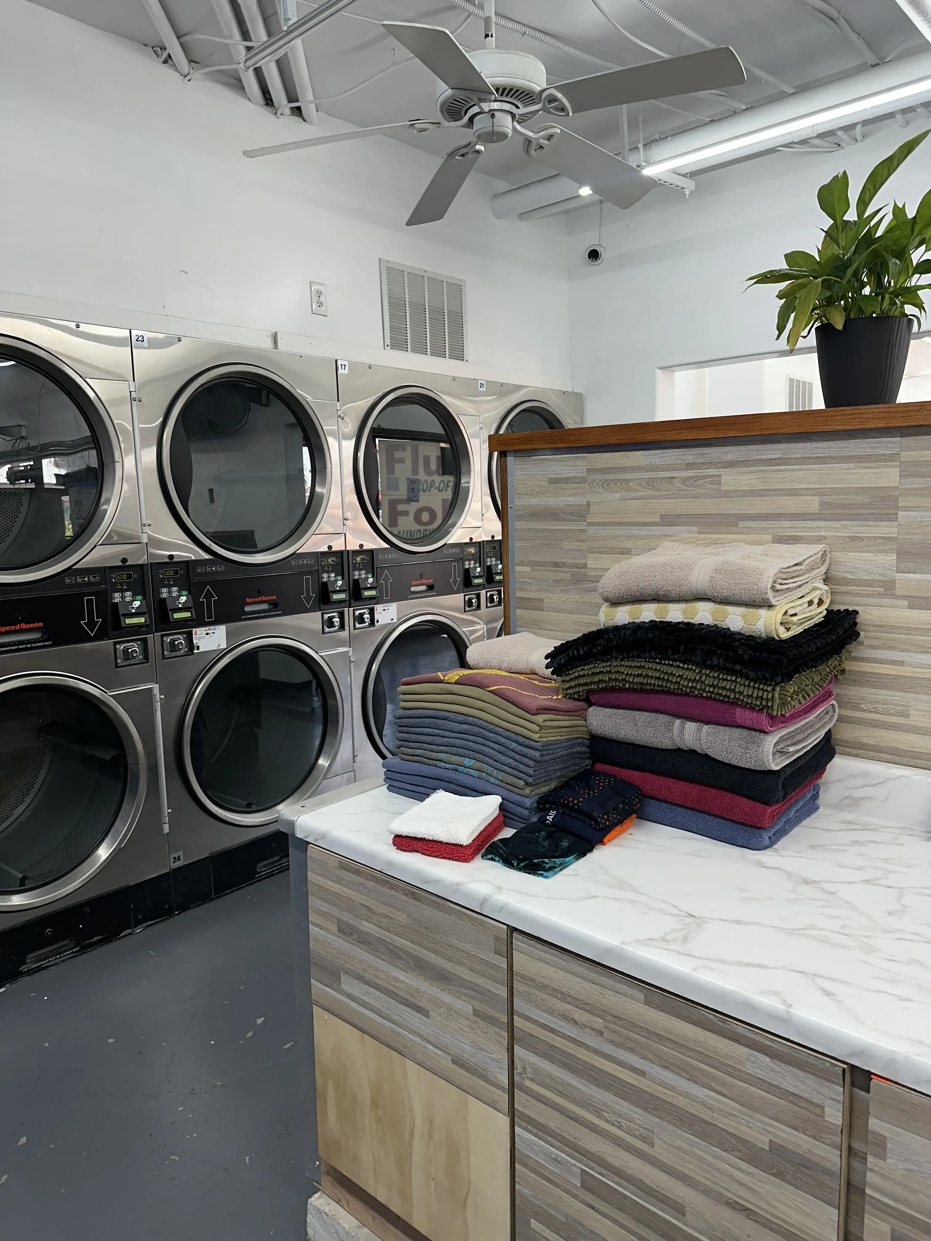 Clean Tide Laundromat thumbnail 2