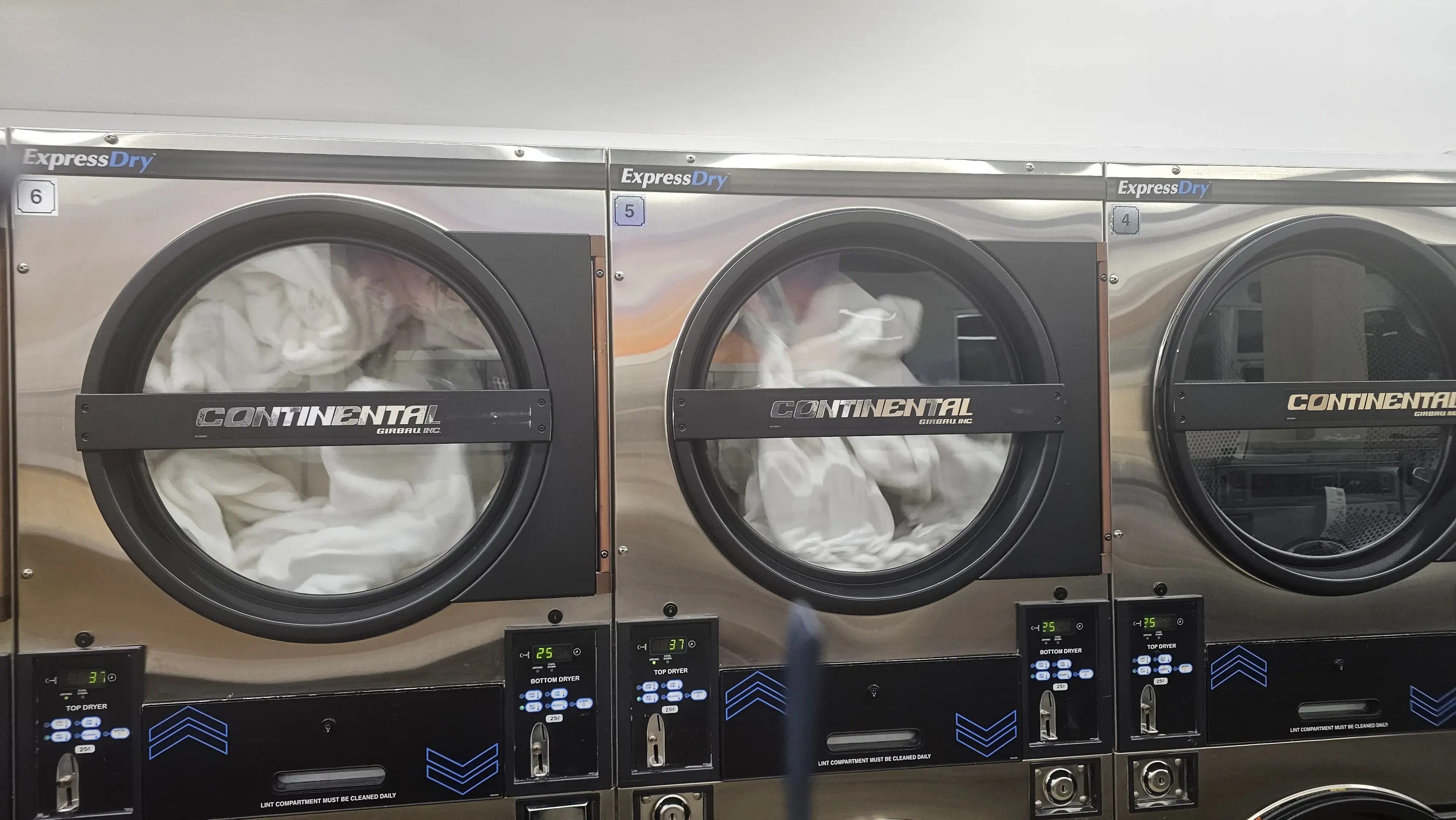 Clean Tide Laundromat thumbnail 18